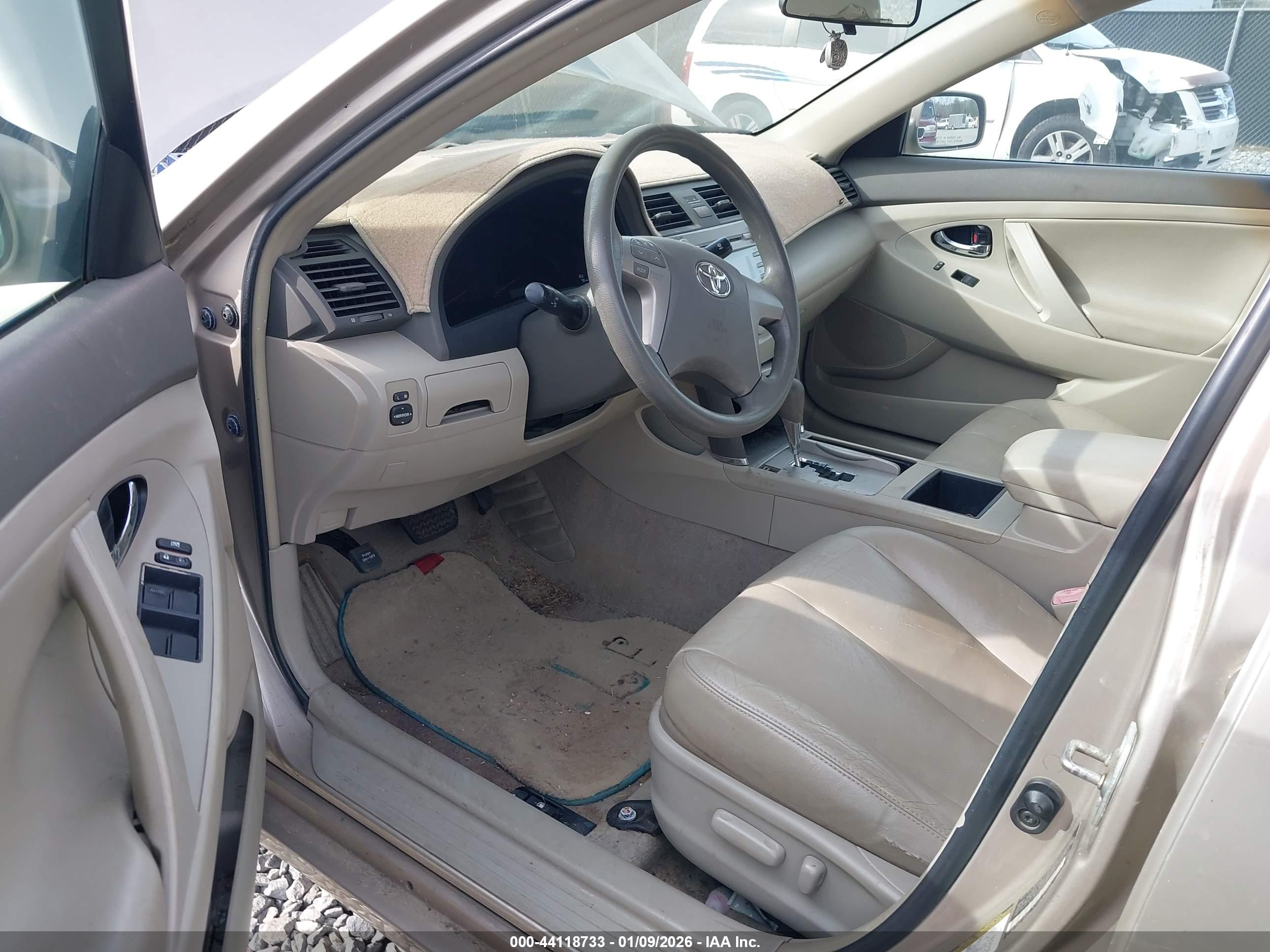 TOYOTA CAMRY image 5