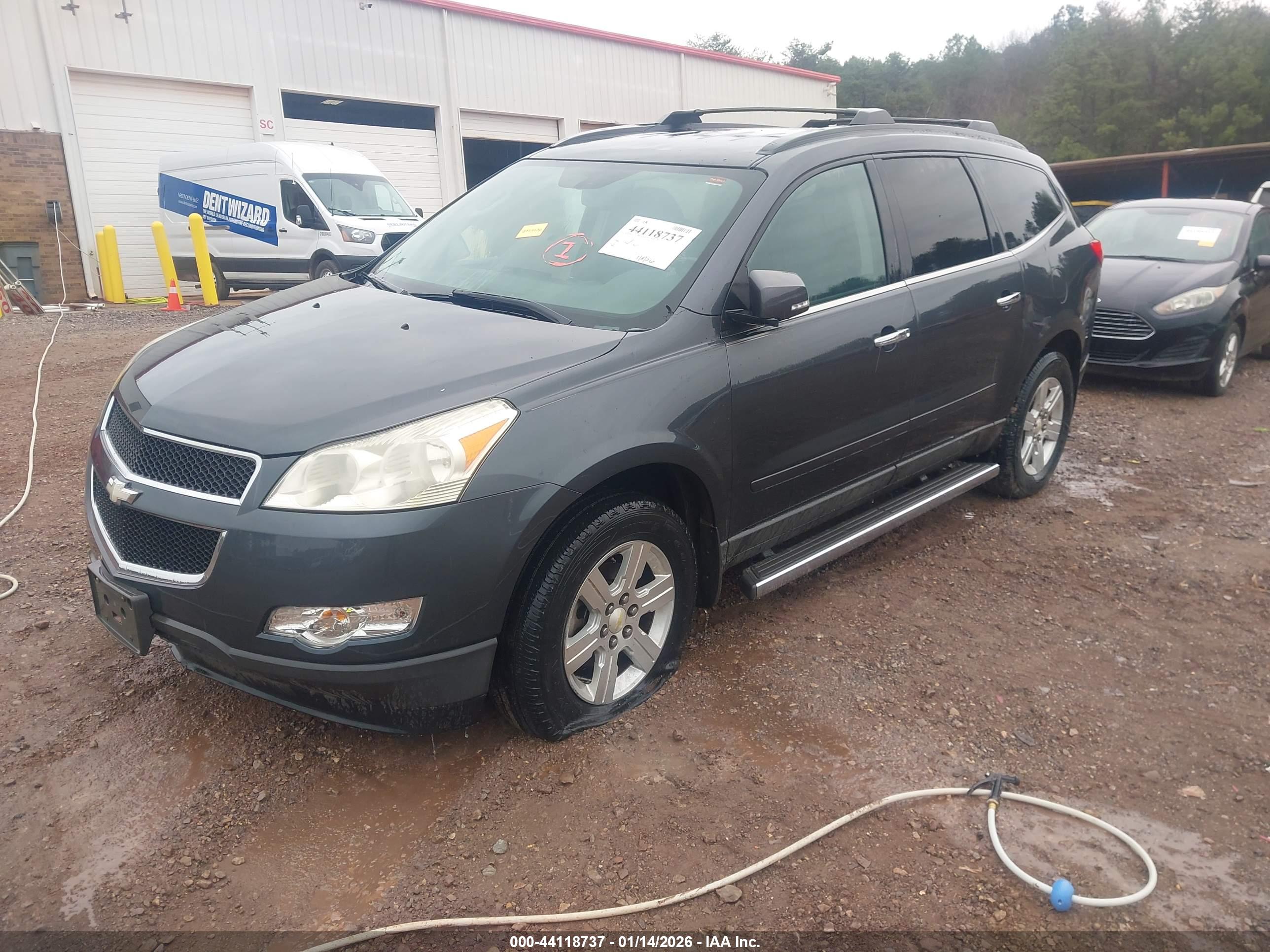 CHEVROLET TRAVERSE image 2