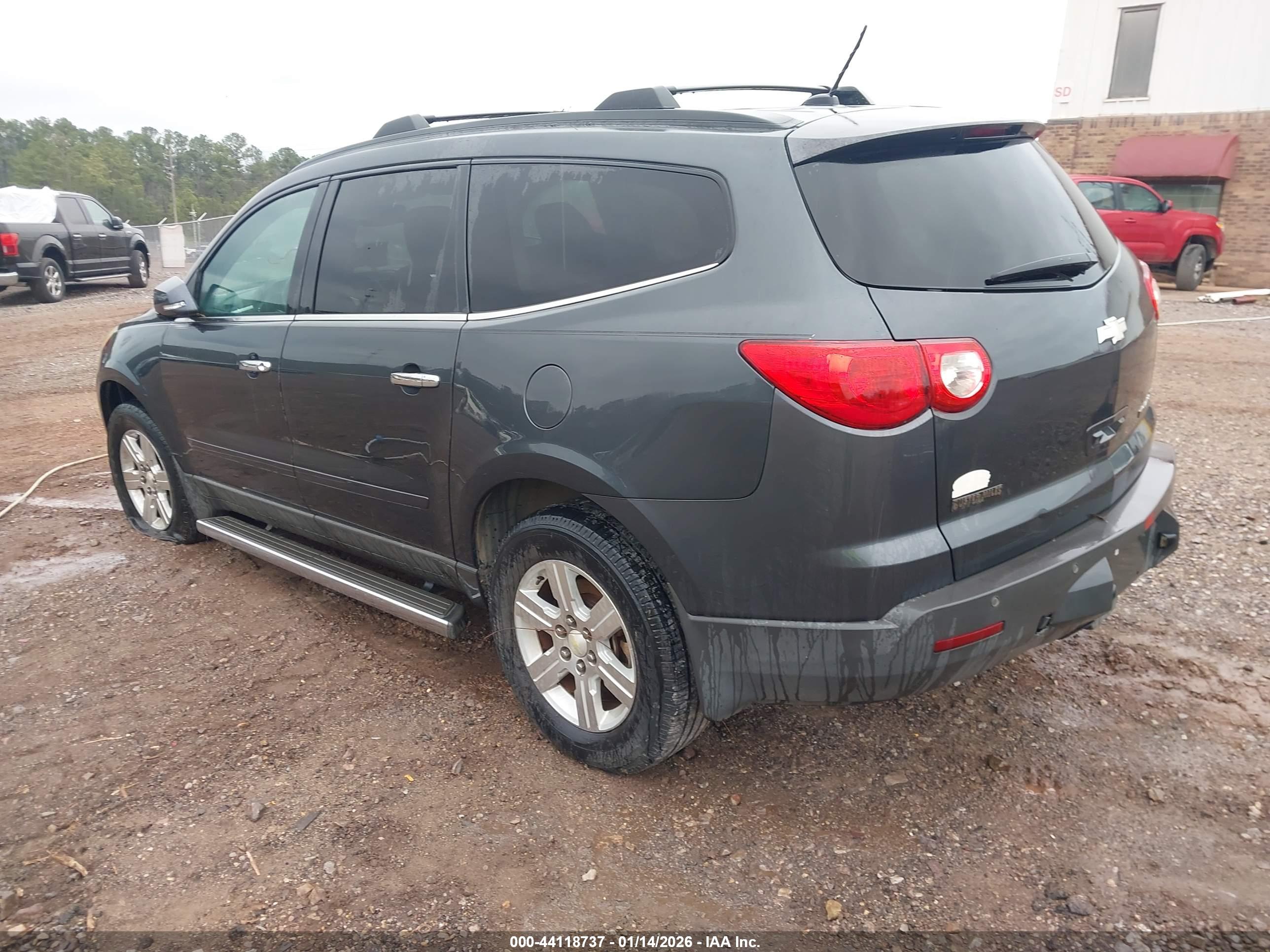 CHEVROLET TRAVERSE image 3