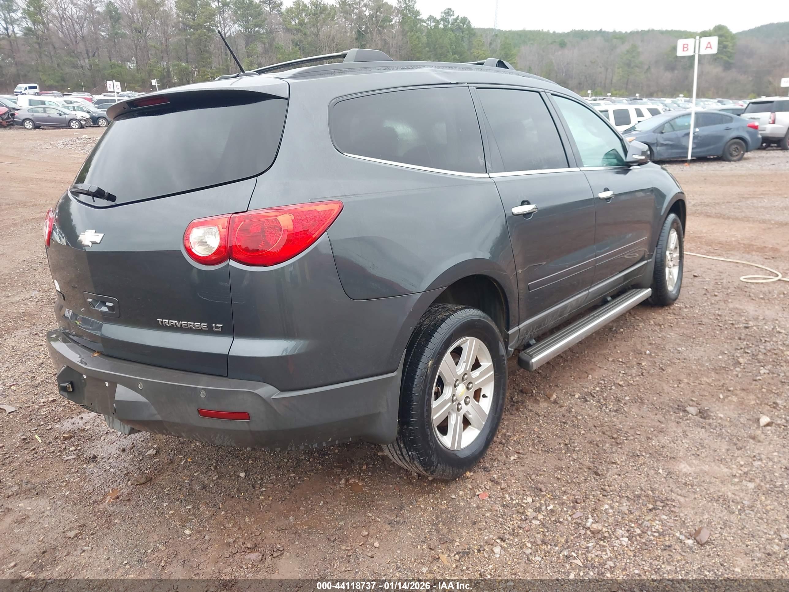 CHEVROLET TRAVERSE image 4