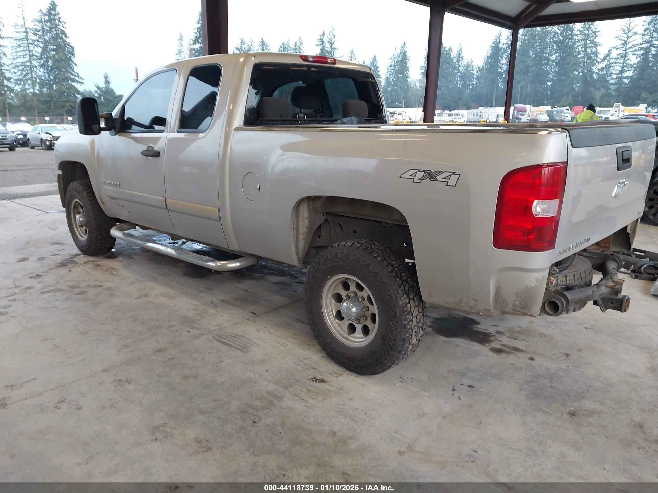 CHEVROLET SILVERADO image 3