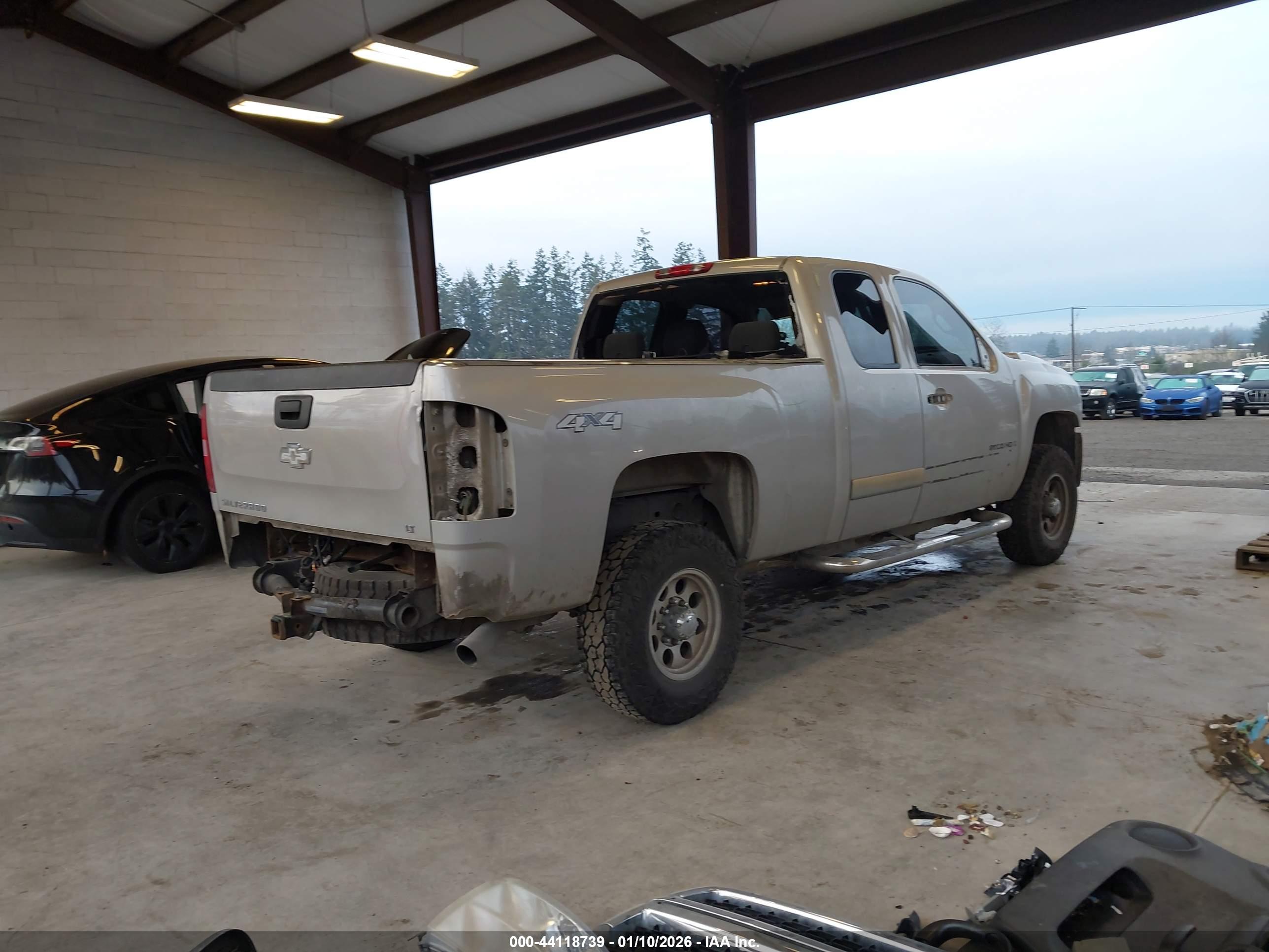 CHEVROLET SILVERADO image 4