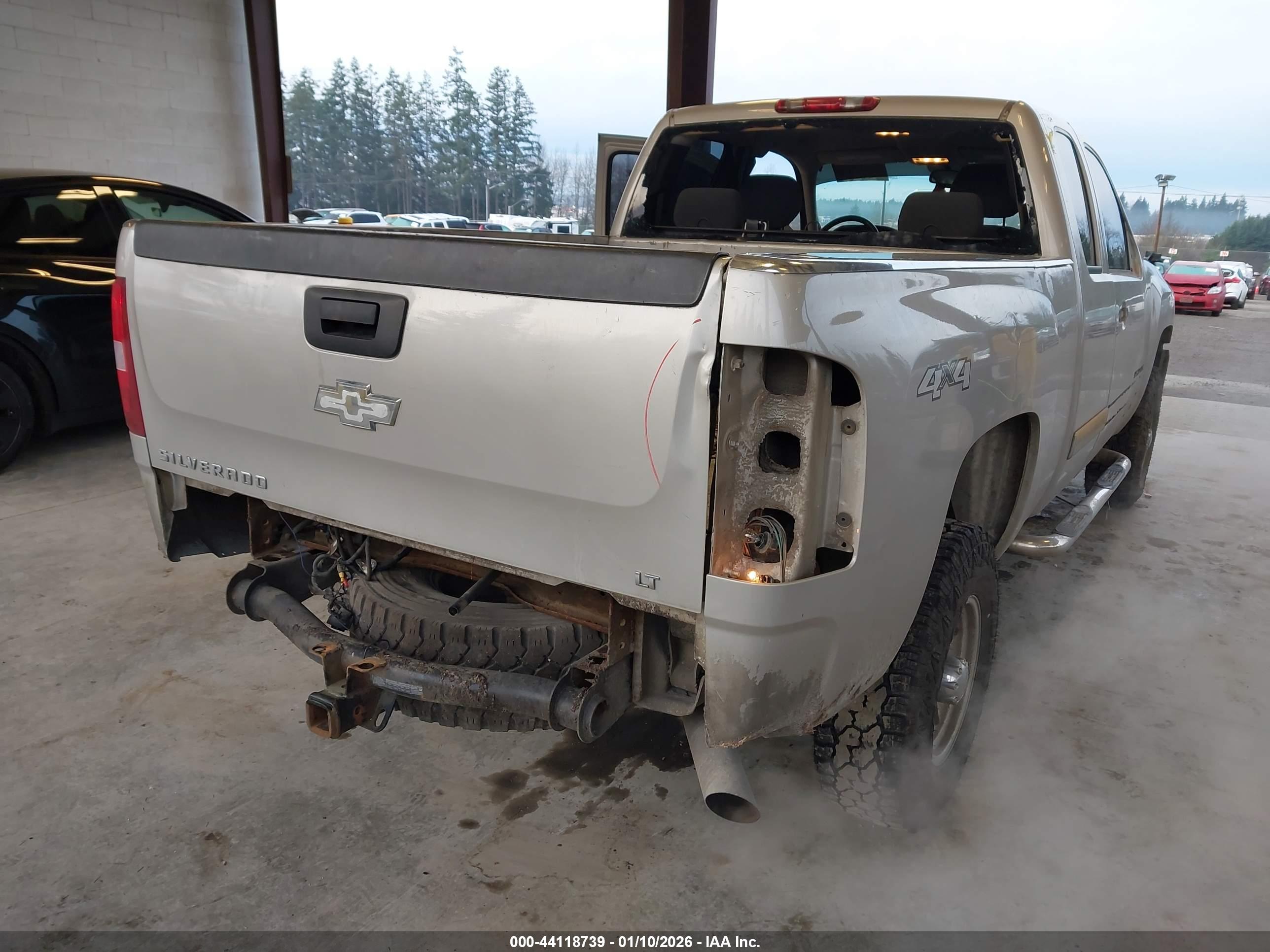 CHEVROLET SILVERADO image 6