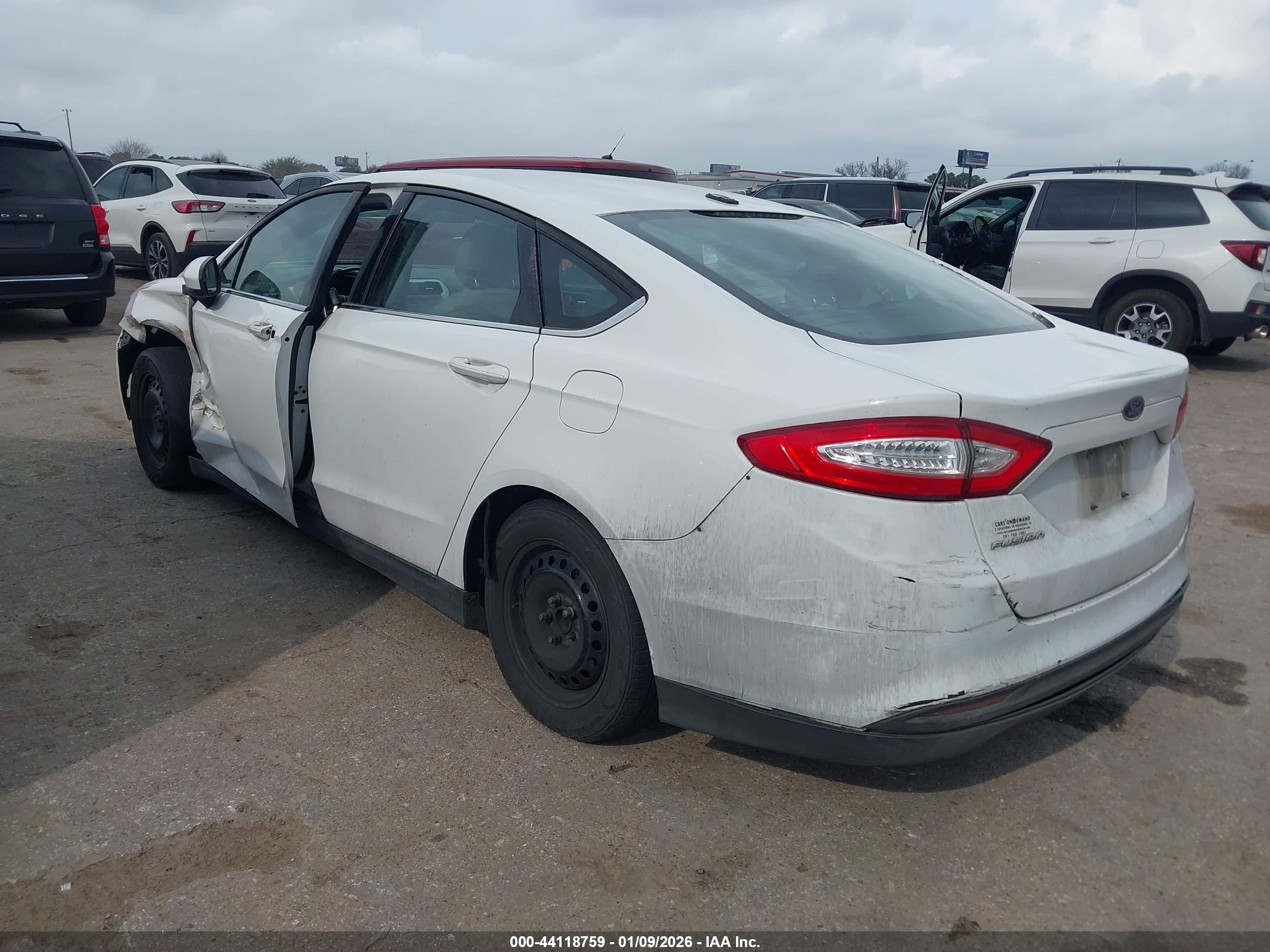 FORD FUSION image 3