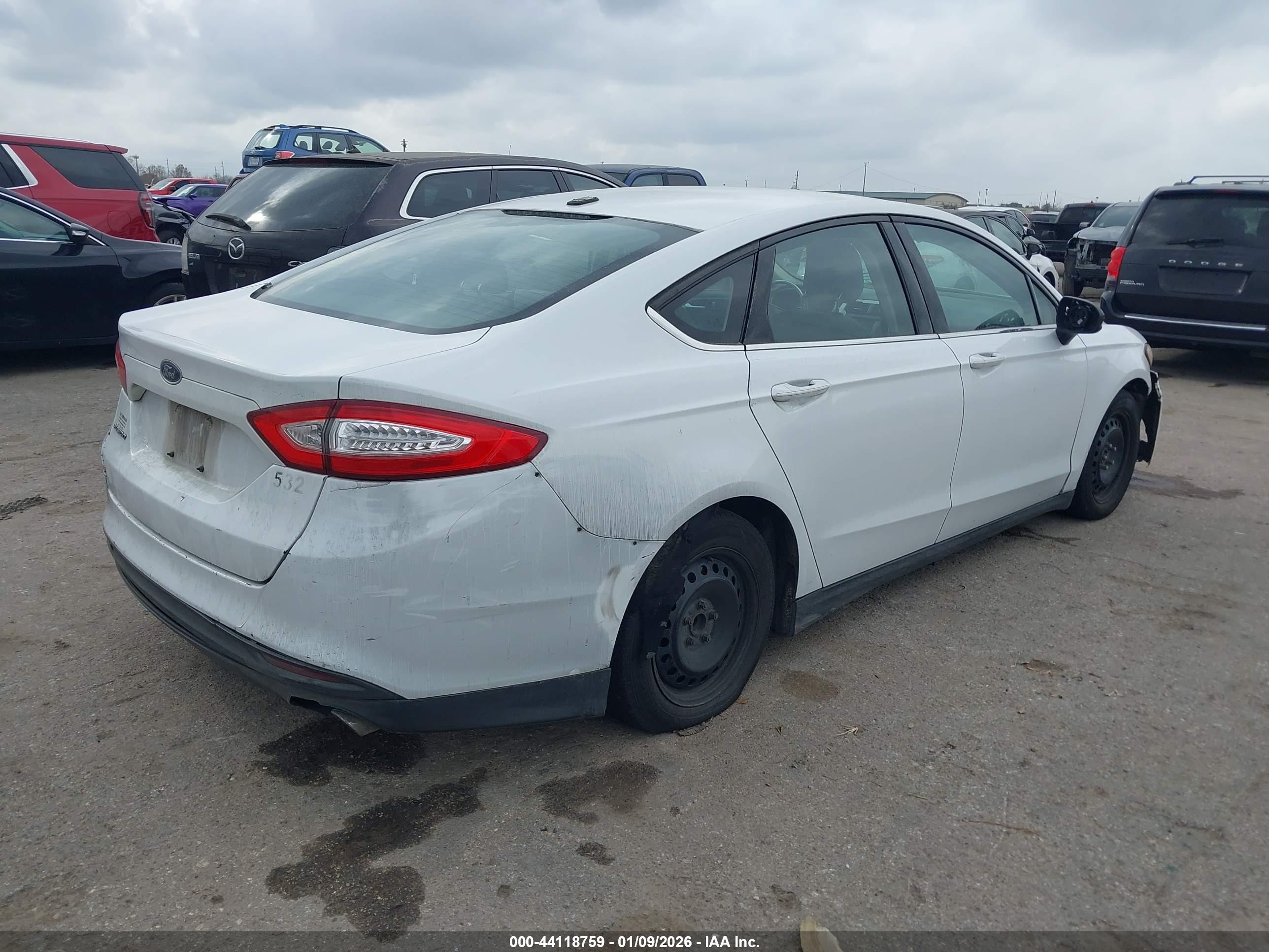 FORD FUSION image 4