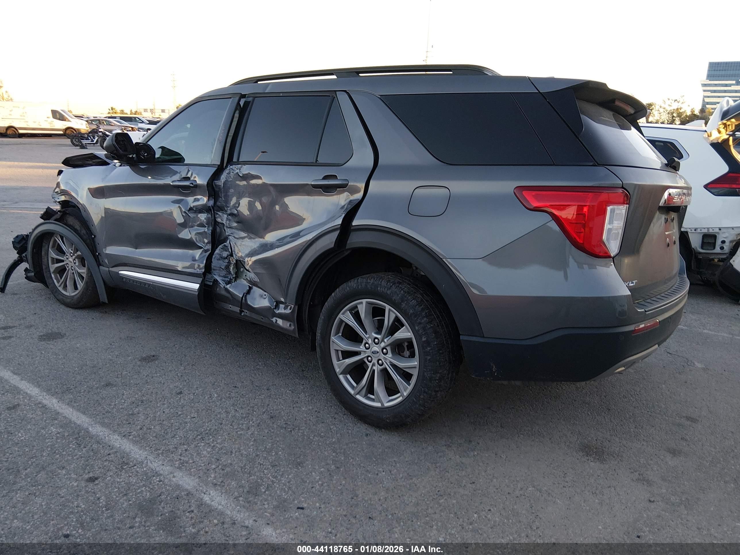 FORD EXPLORER image 3
