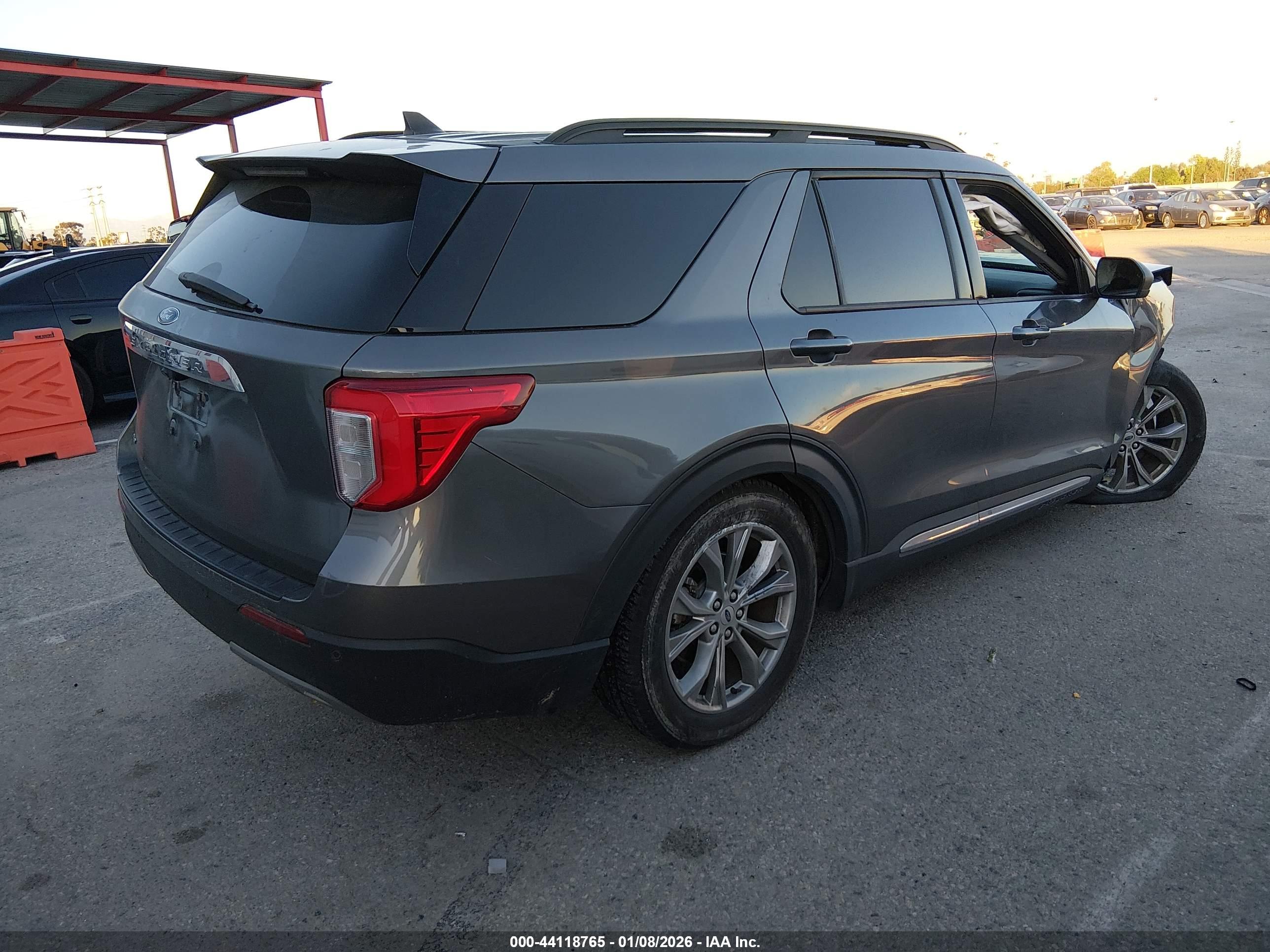 FORD EXPLORER image 4