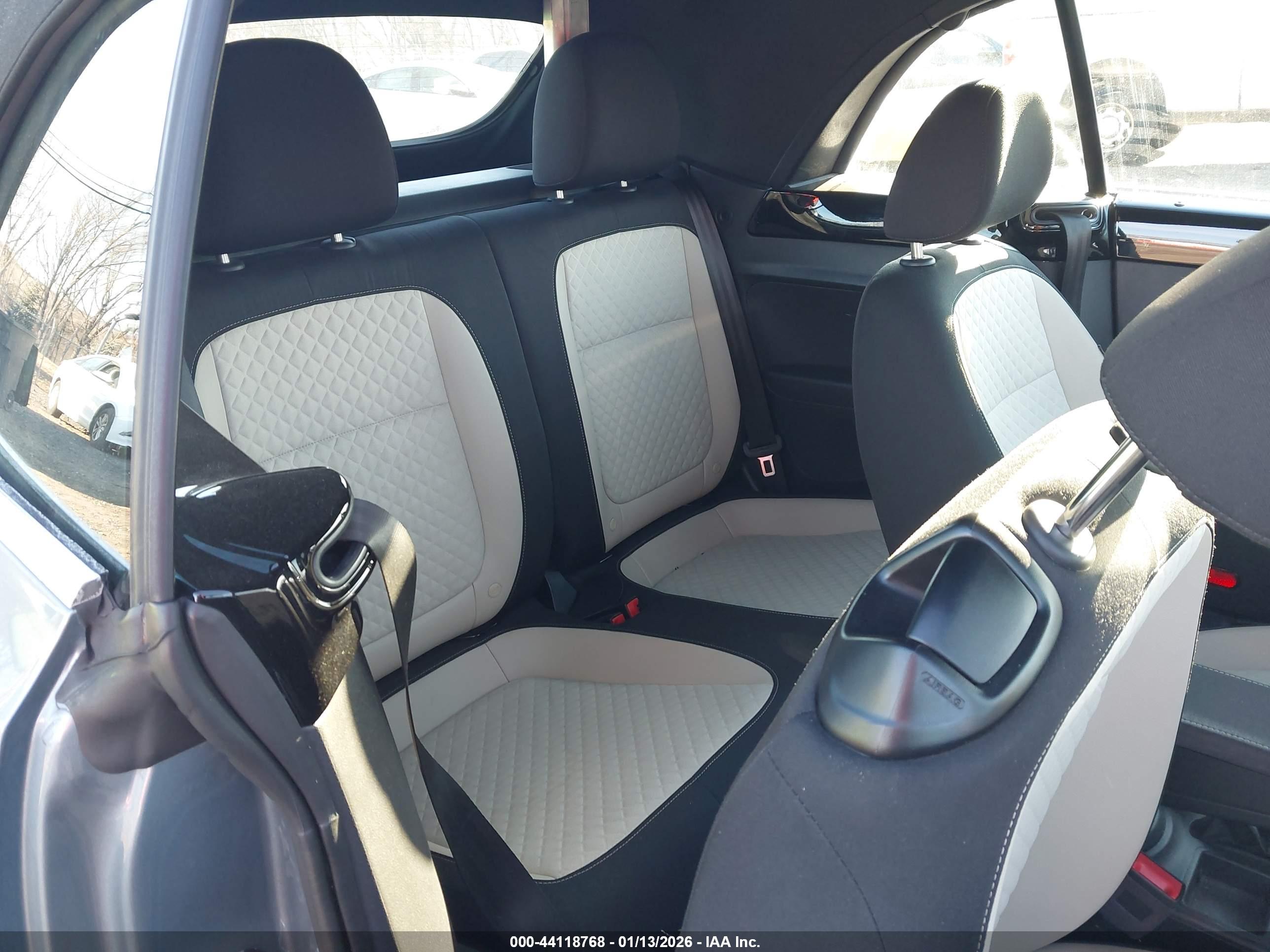 VOLKSWAGEN BEETLE image 8