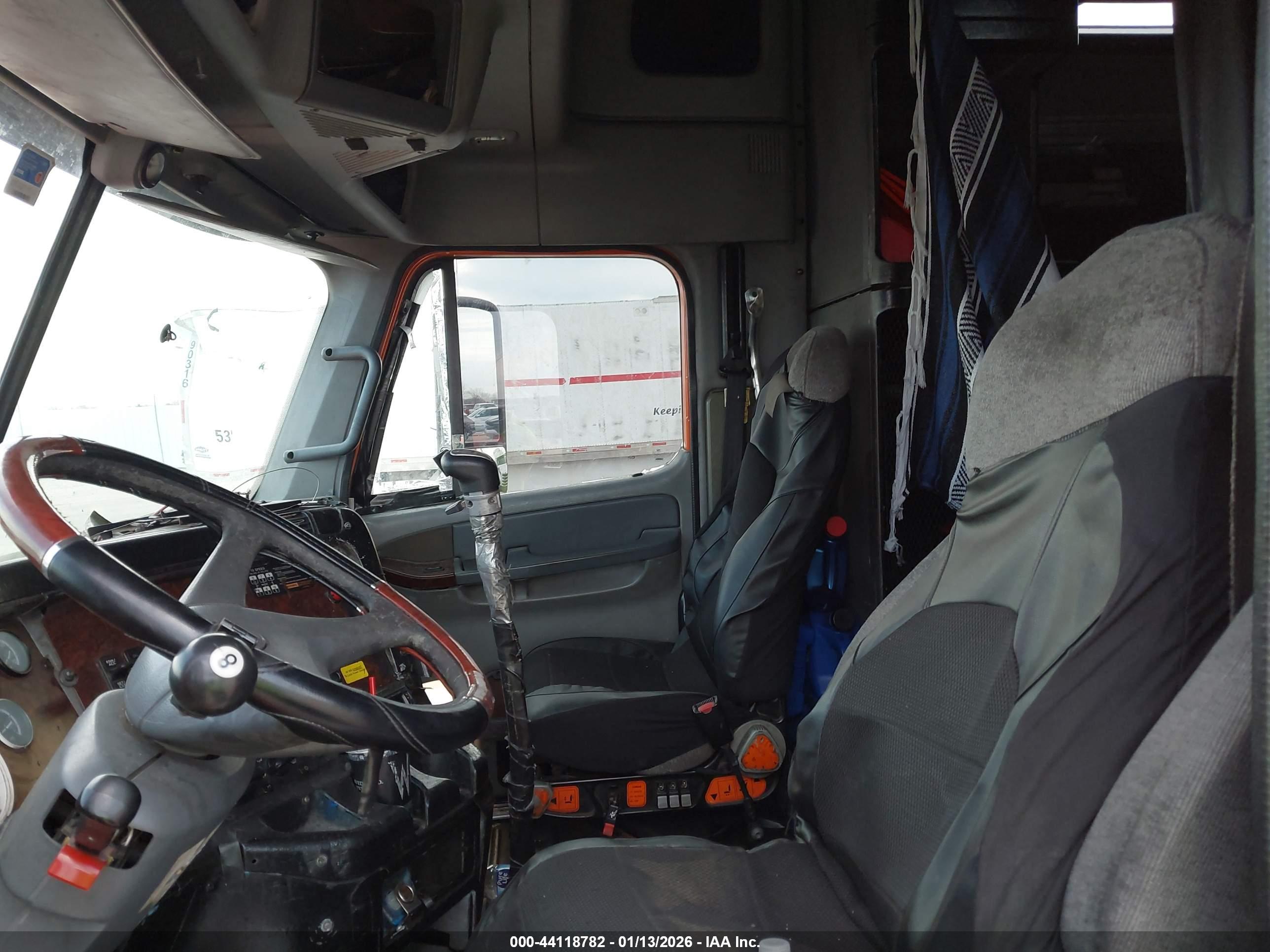 FREIGHTLINER CONVENTIONAL image 7