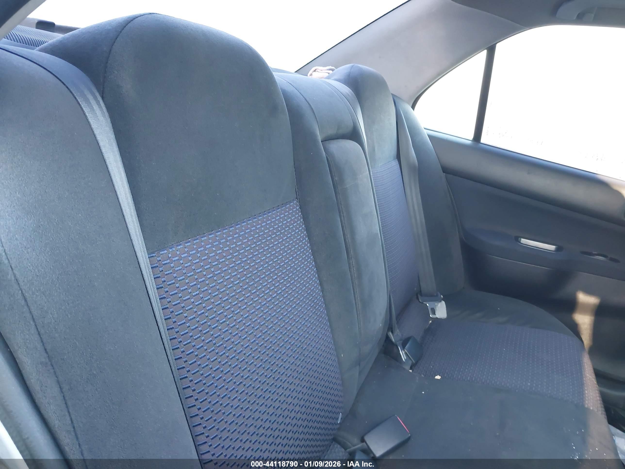 MITSUBISHI LANCER image 8