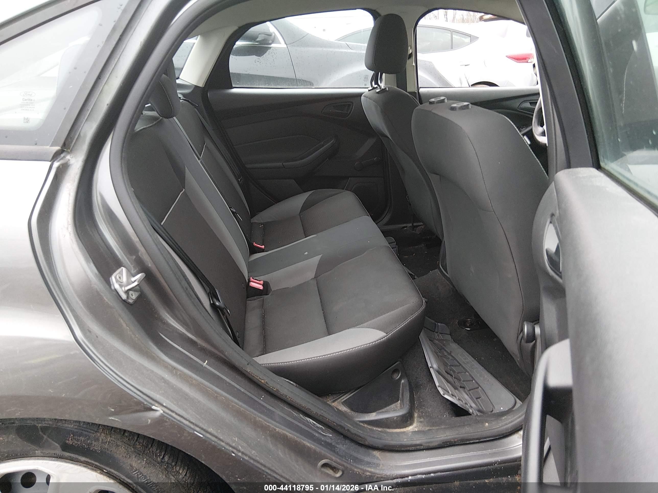 FORD FOCUS image 8
