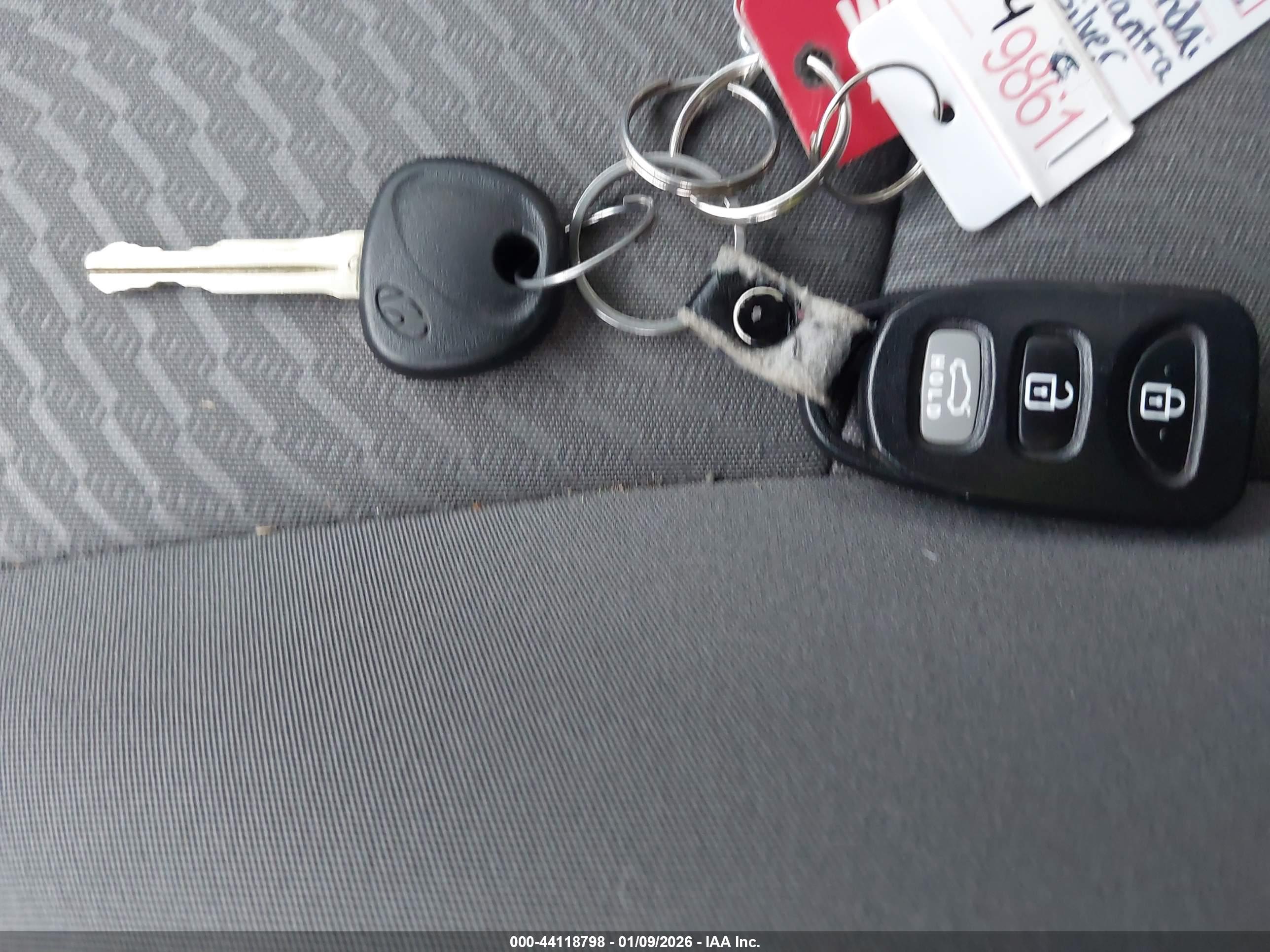 HYUNDAI ELANTRA image 11