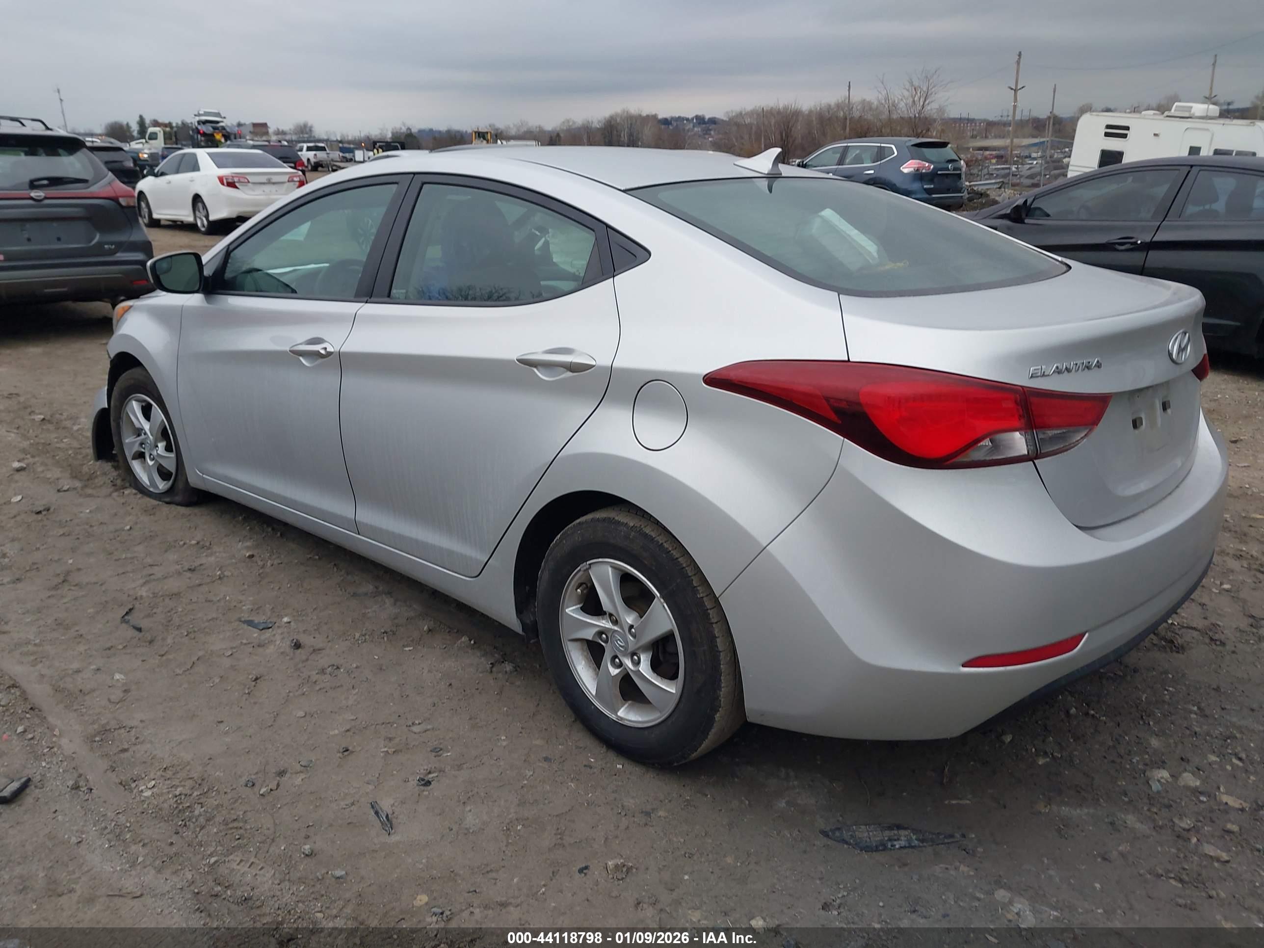 HYUNDAI ELANTRA image 3