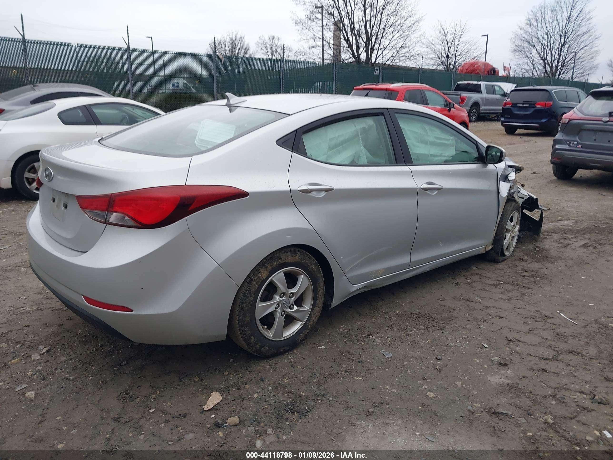 HYUNDAI ELANTRA image 4