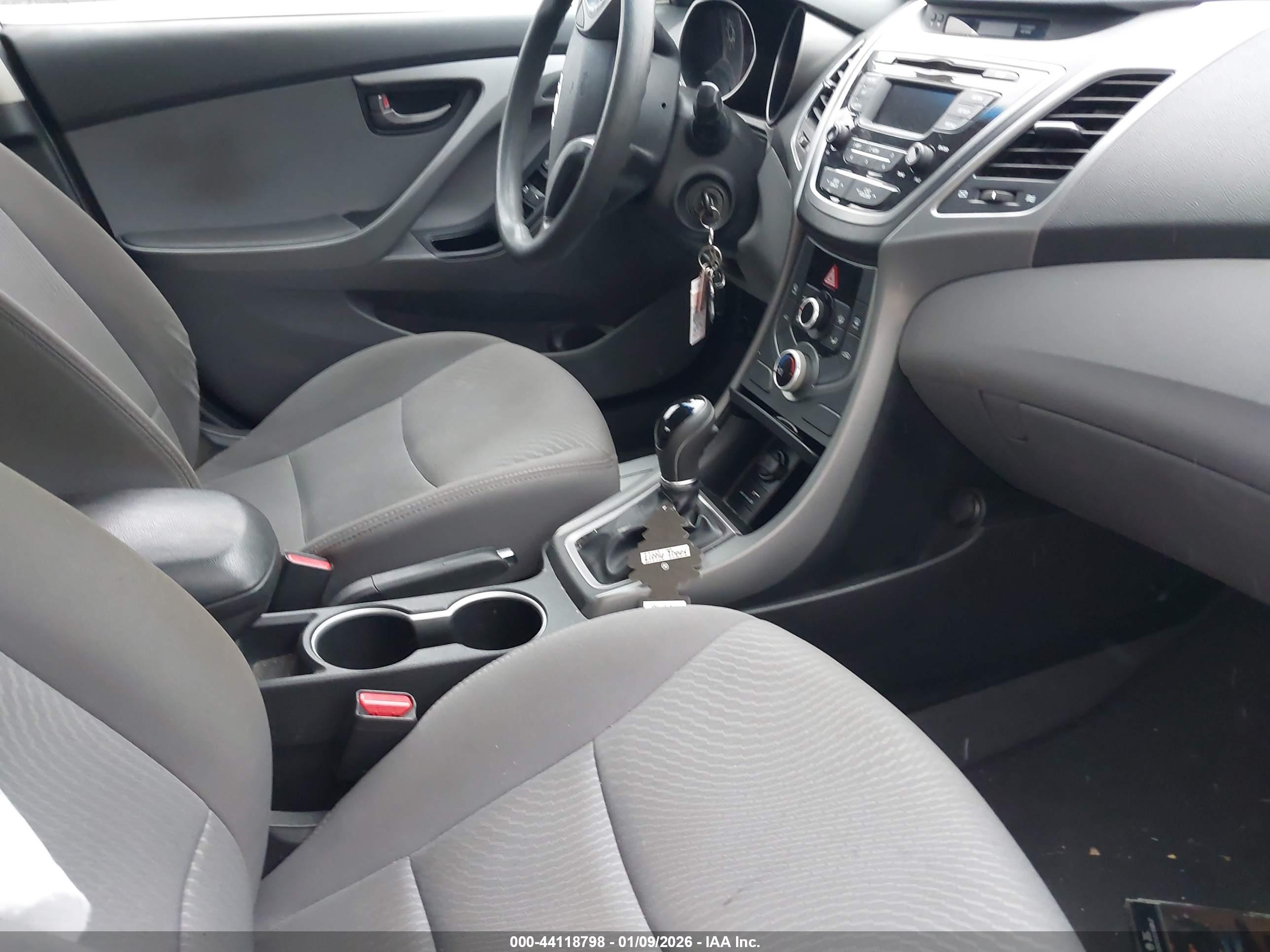 HYUNDAI ELANTRA image 5