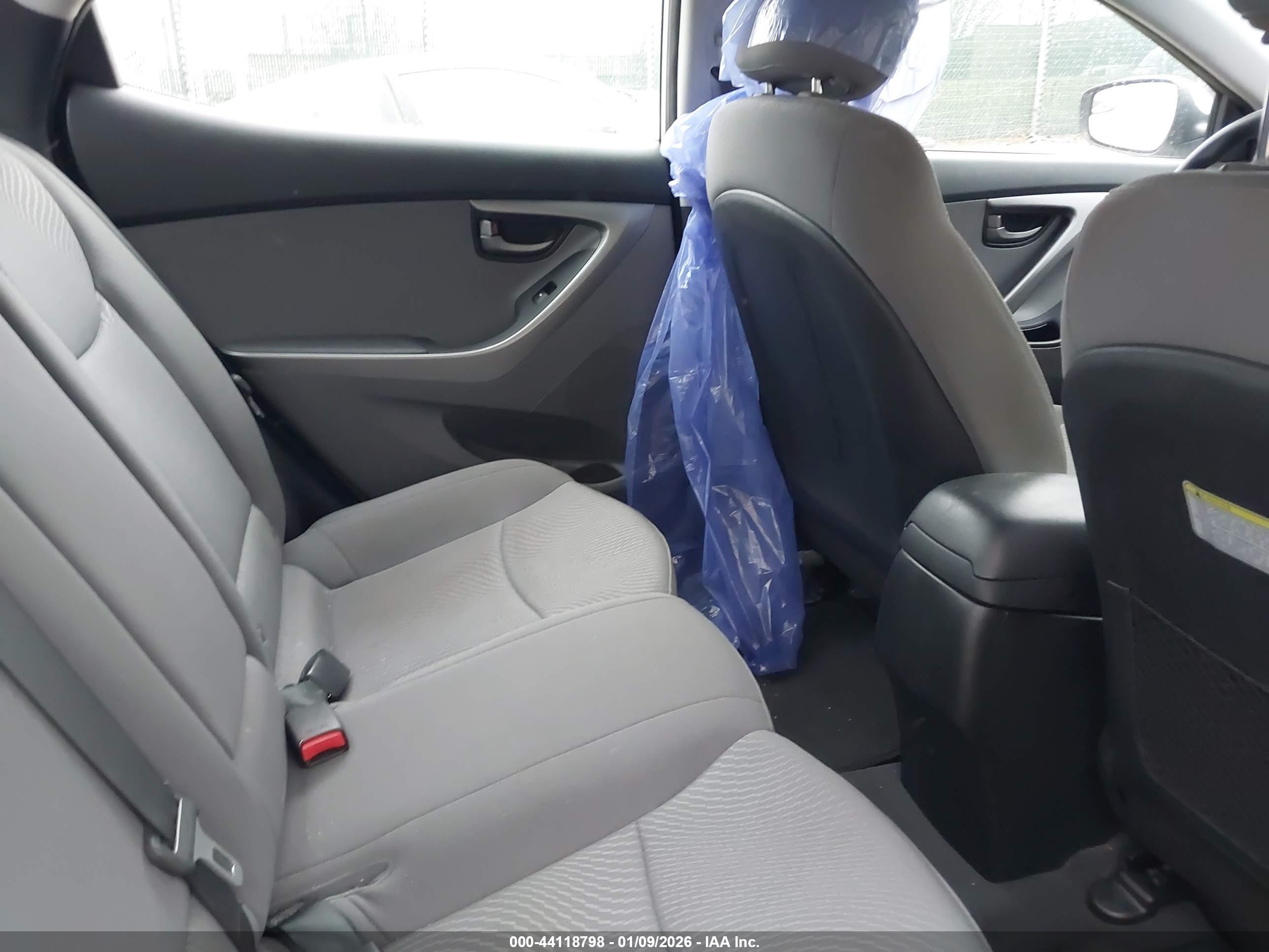 HYUNDAI ELANTRA image 8