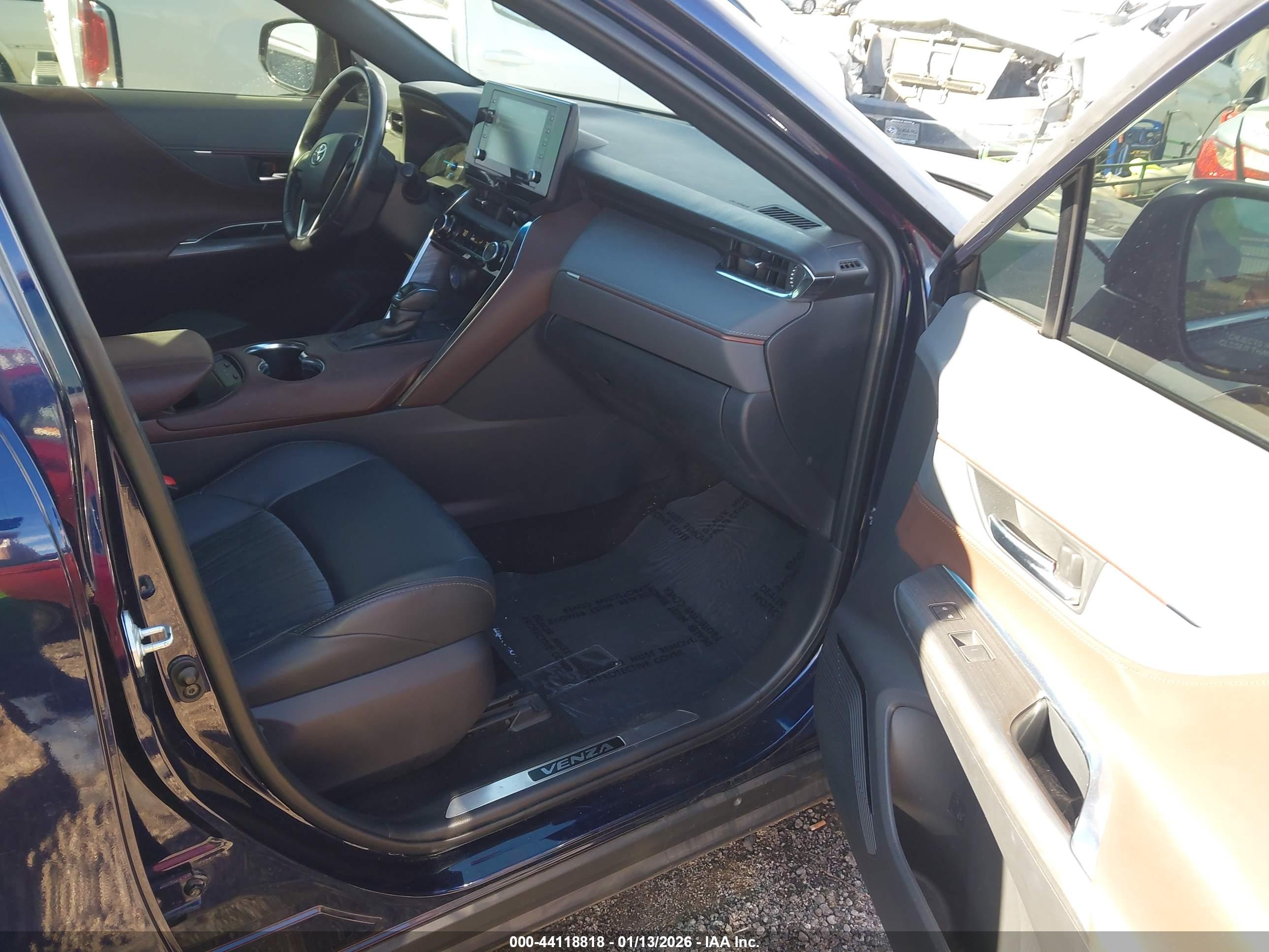 TOYOTA VENZA image 5