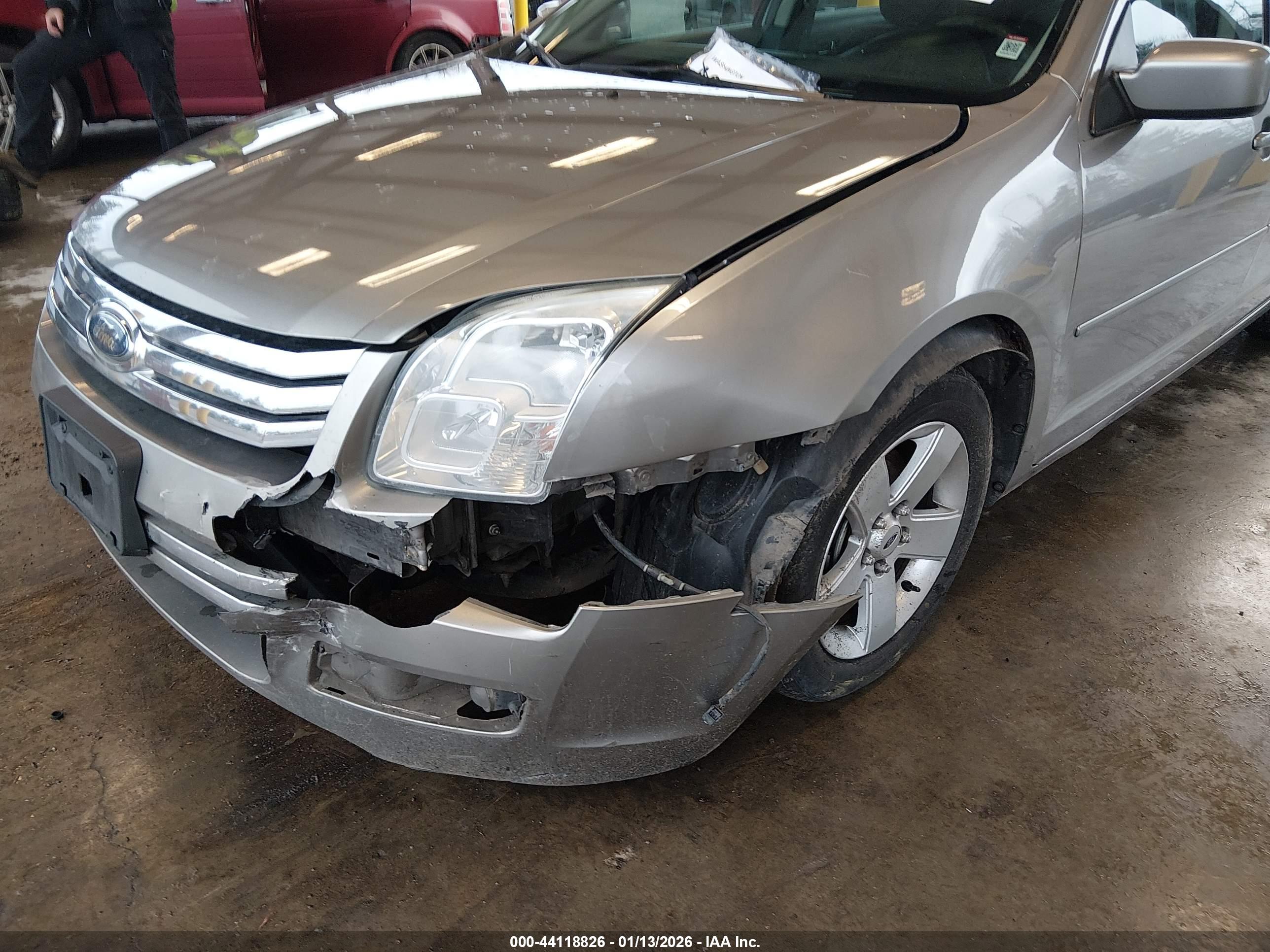 FORD FUSION image 6
