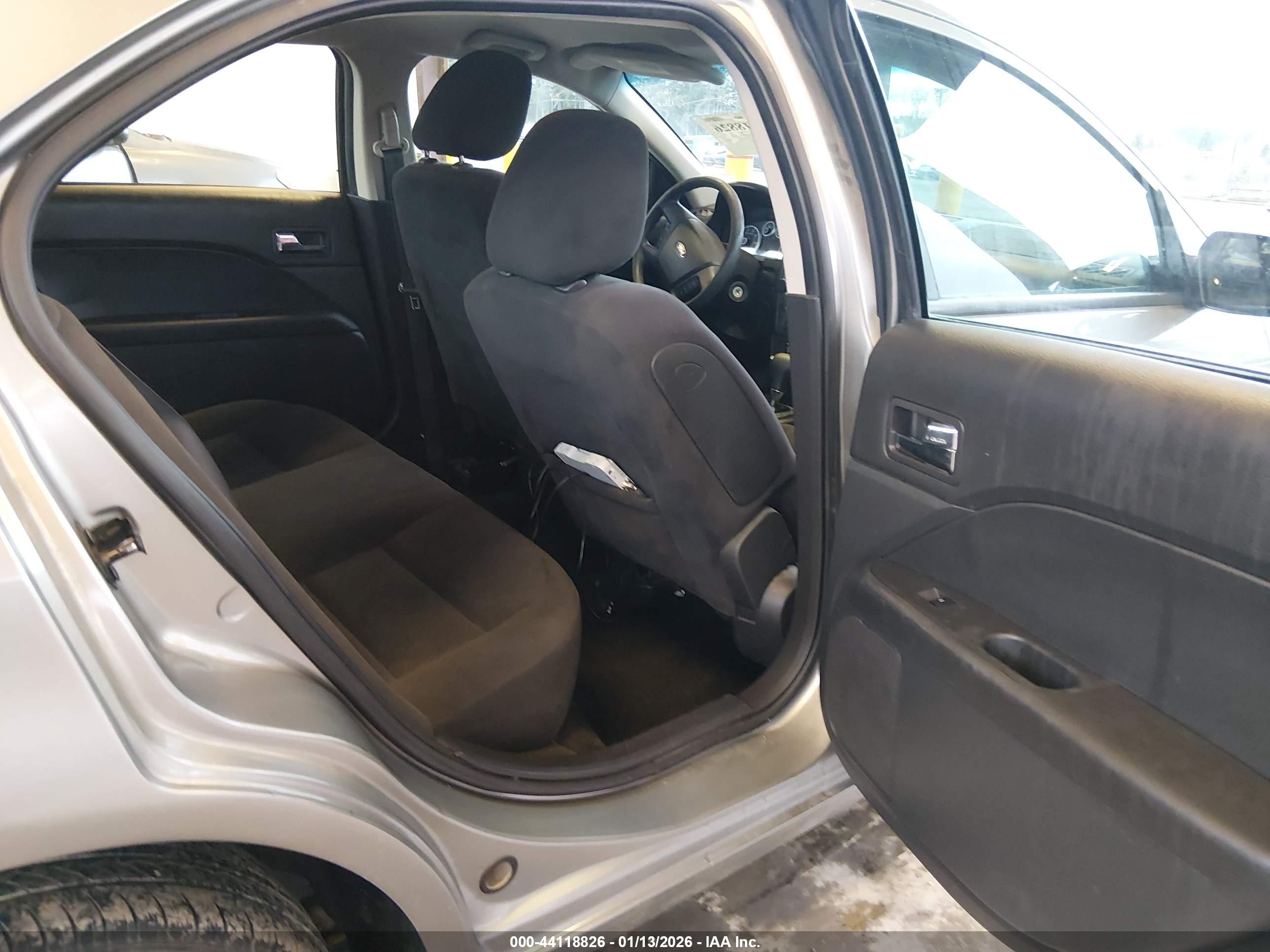 FORD FUSION image 8