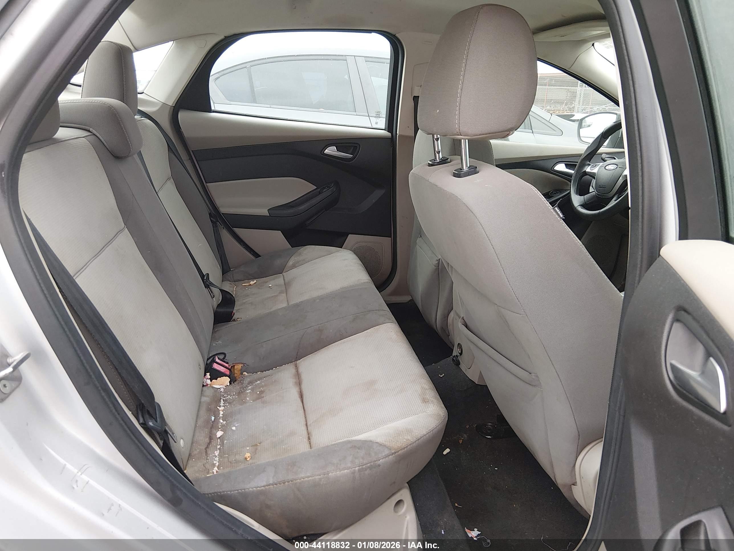 FORD FOCUS image 8