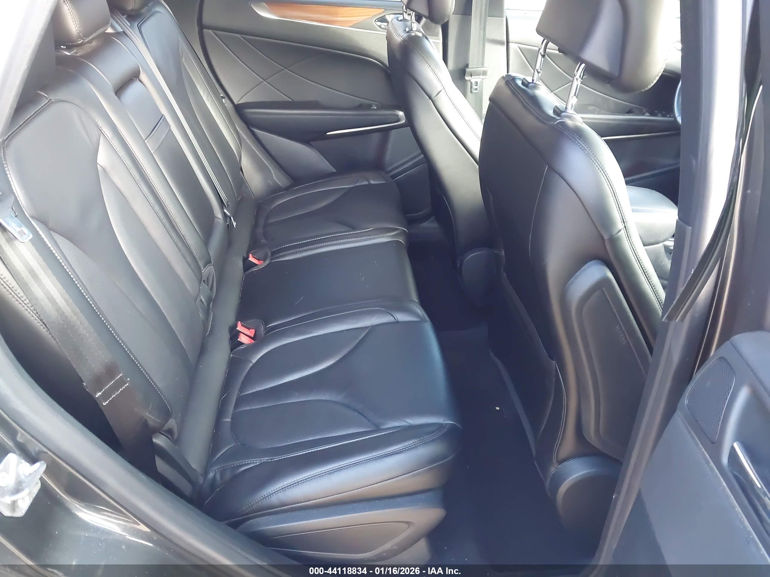 LINCOLN MKC image 8