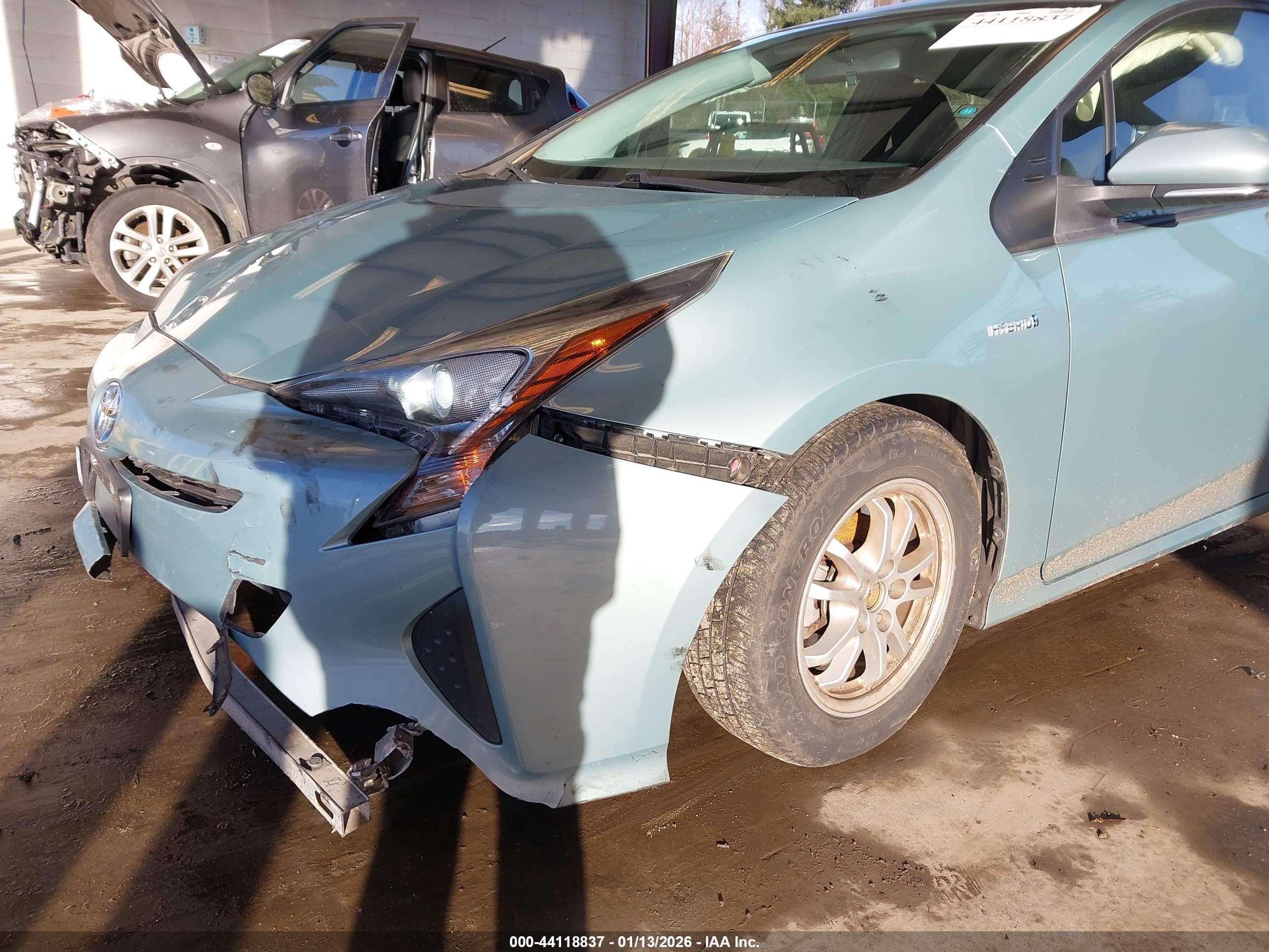 TOYOTA PRIUS image 6