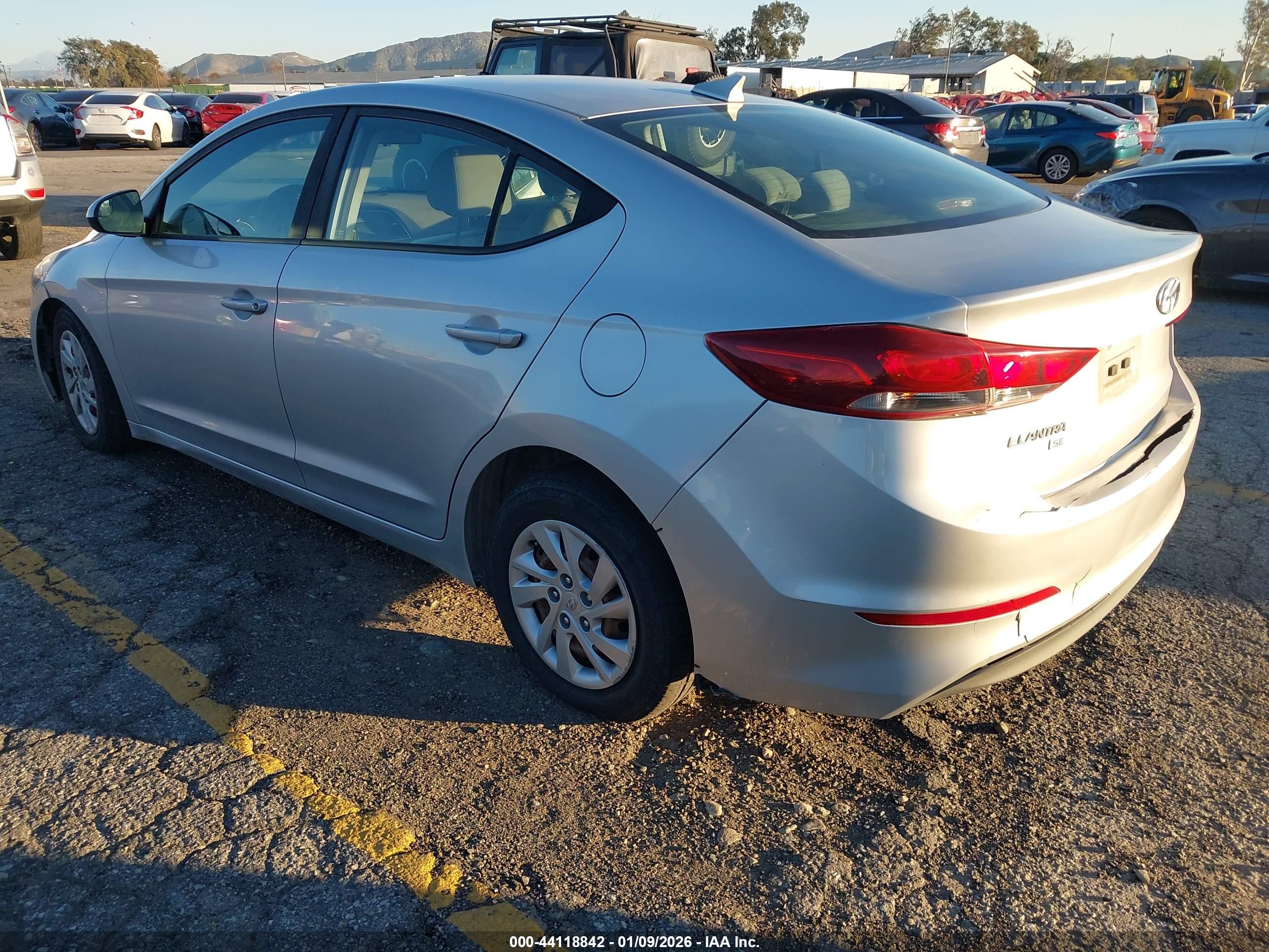 HYUNDAI ELANTRA image 3