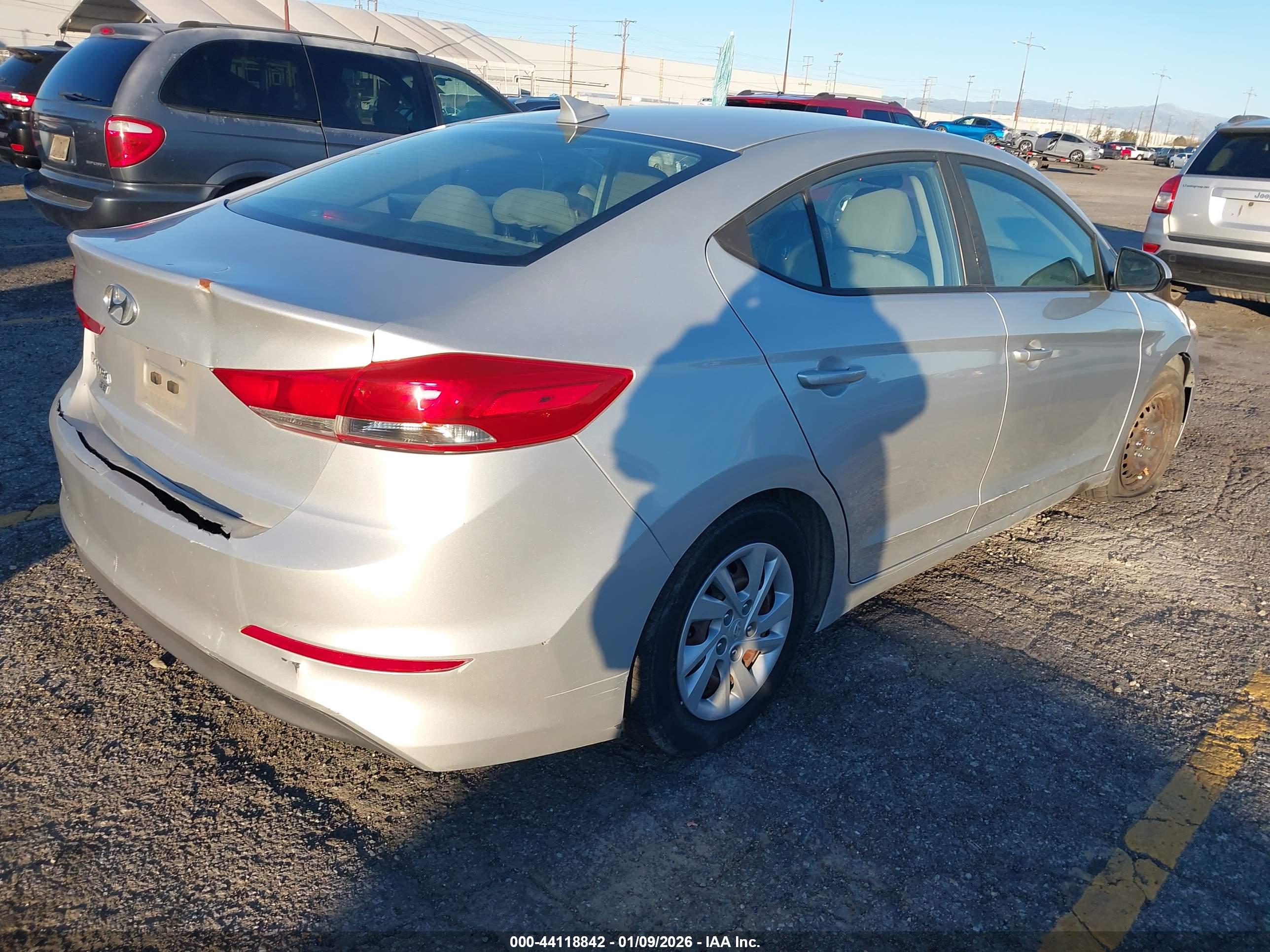HYUNDAI ELANTRA image 4