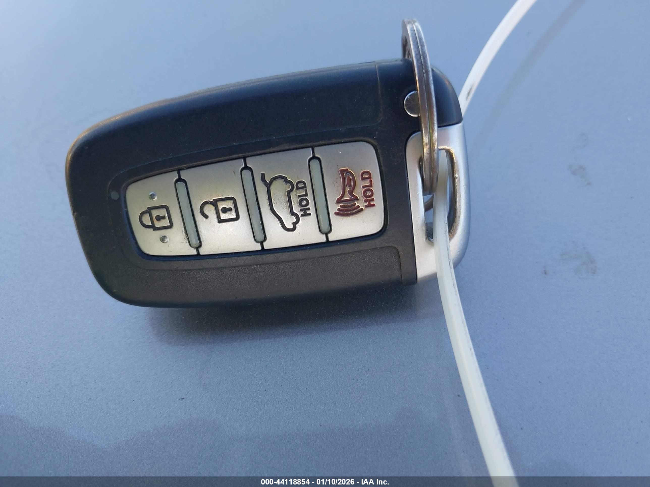 HYUNDAI VELOSTER image 11