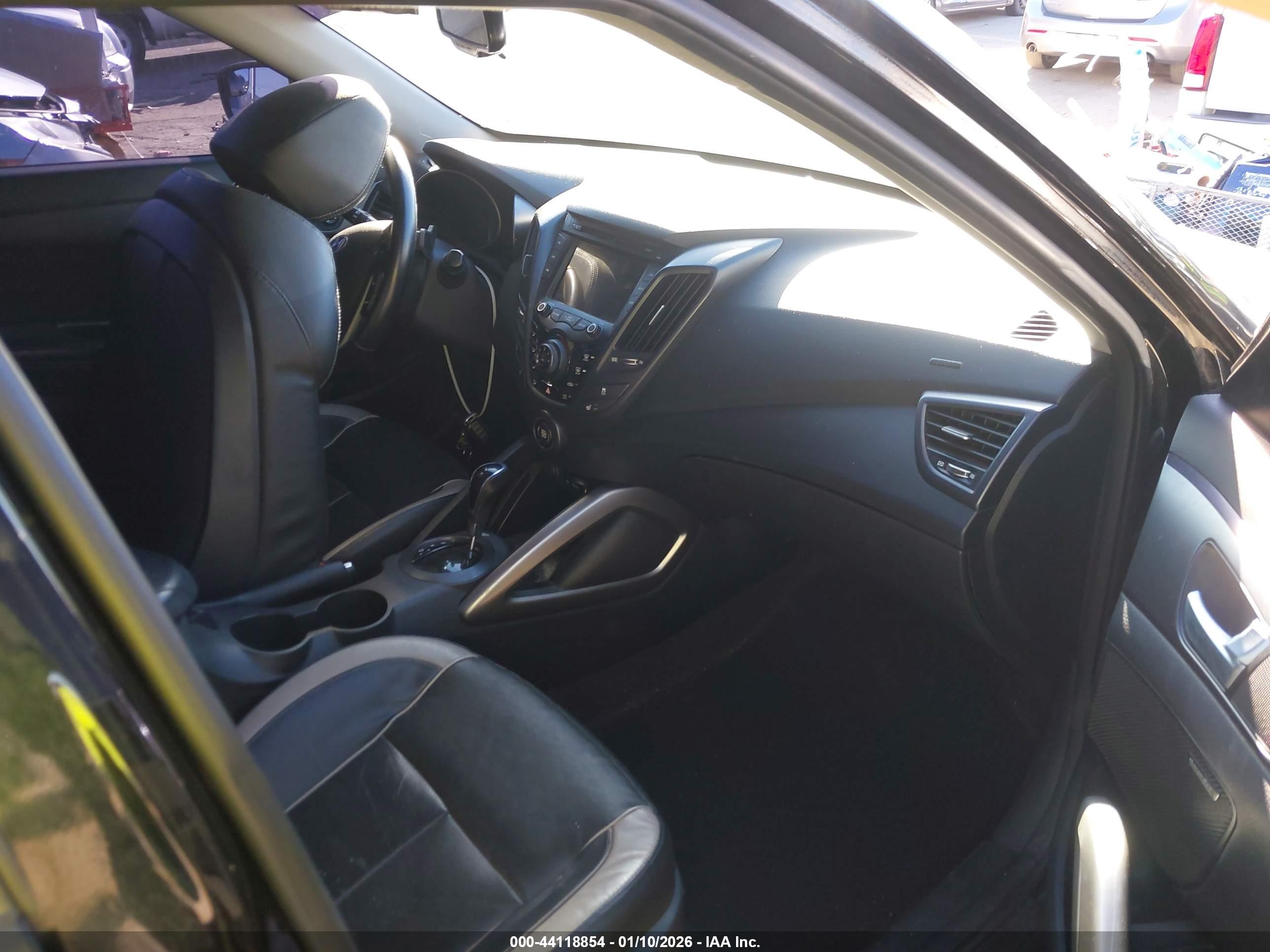 HYUNDAI VELOSTER image 5