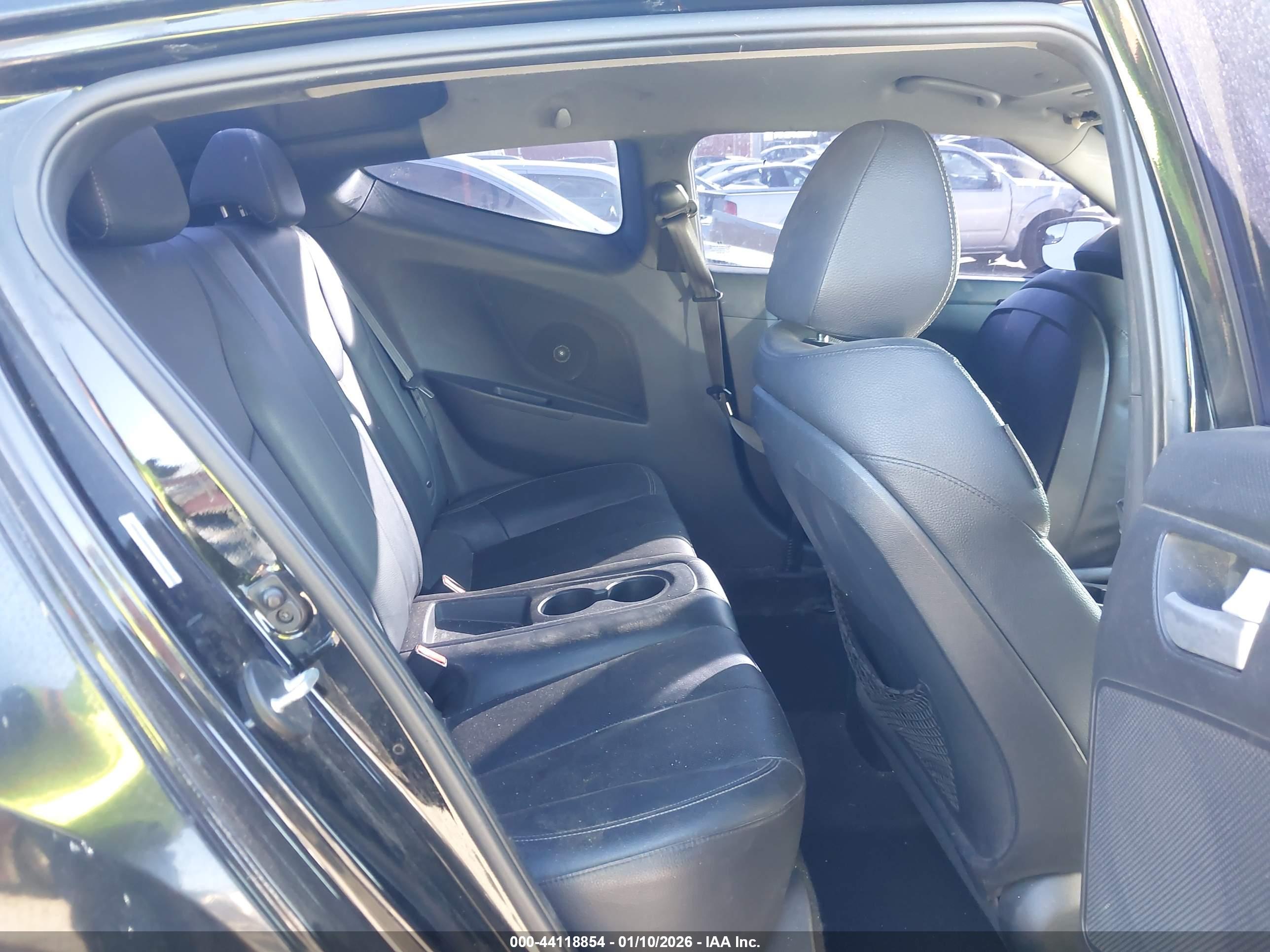 HYUNDAI VELOSTER image 8