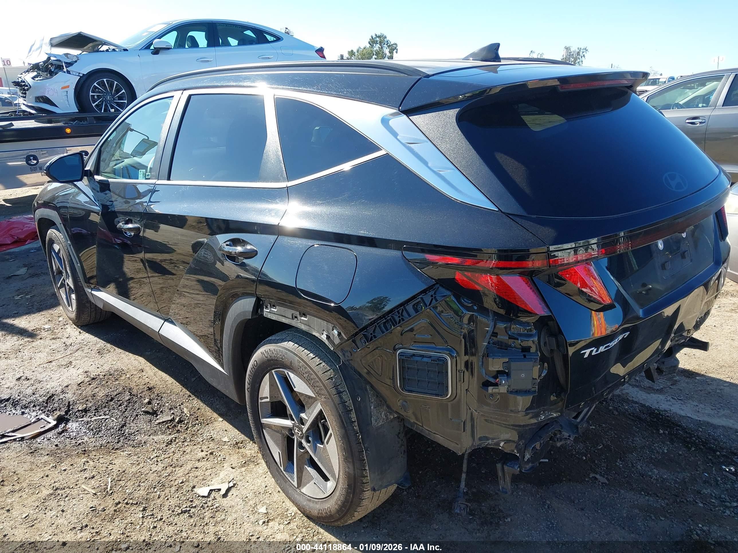 HYUNDAI TUCSON image 3