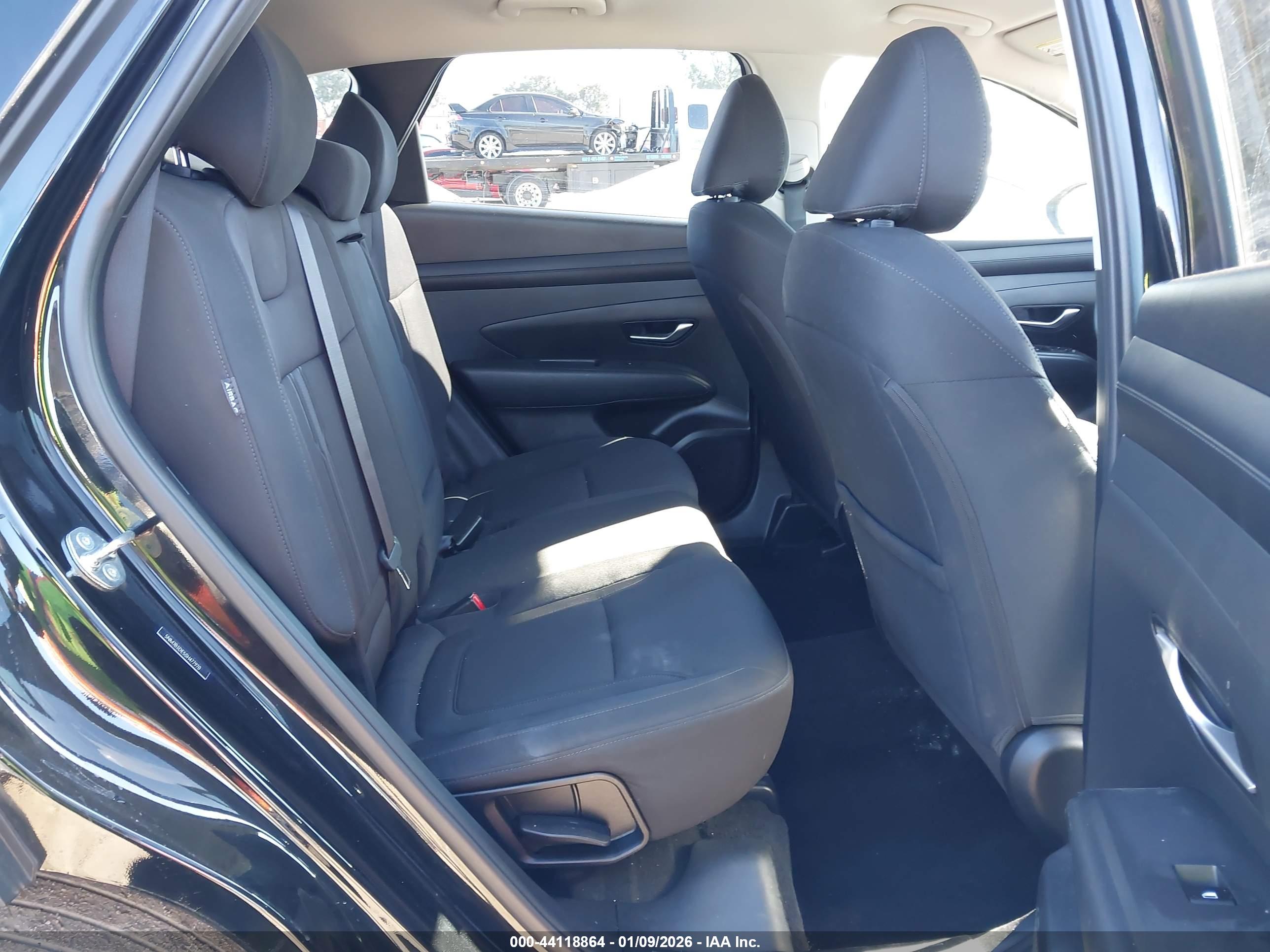 HYUNDAI TUCSON image 8