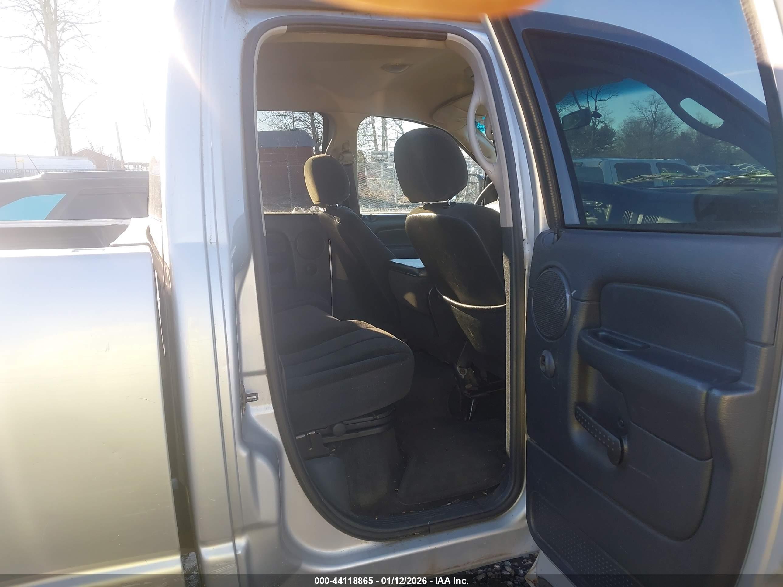 DODGE RAM image 8