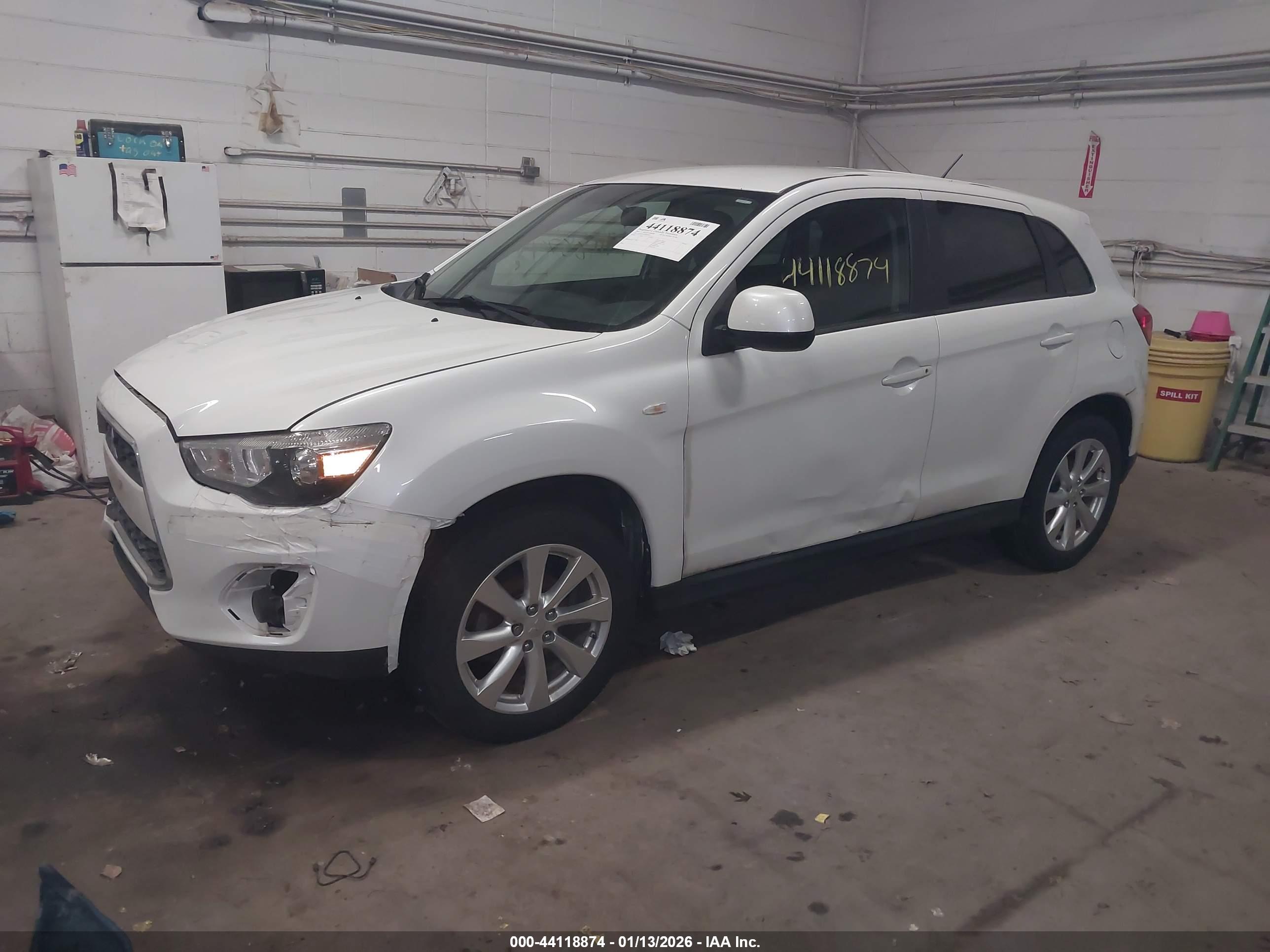 MITSUBISHI OUTLANDER image 2