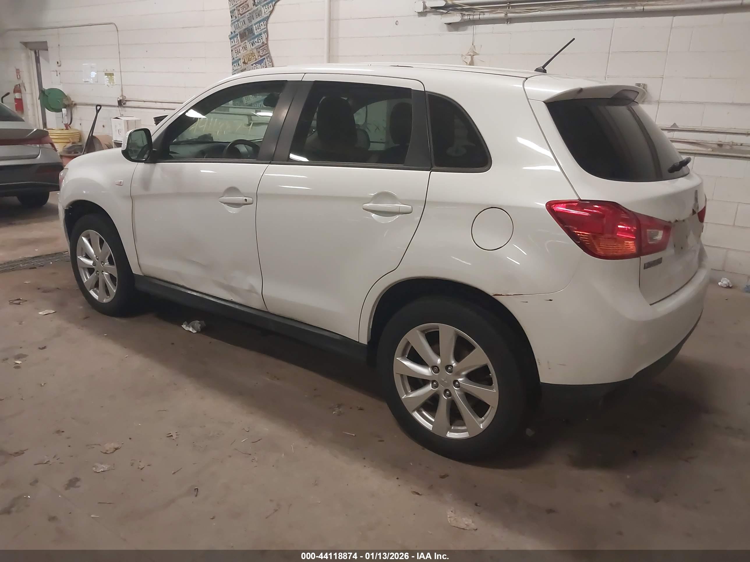 MITSUBISHI OUTLANDER image 3