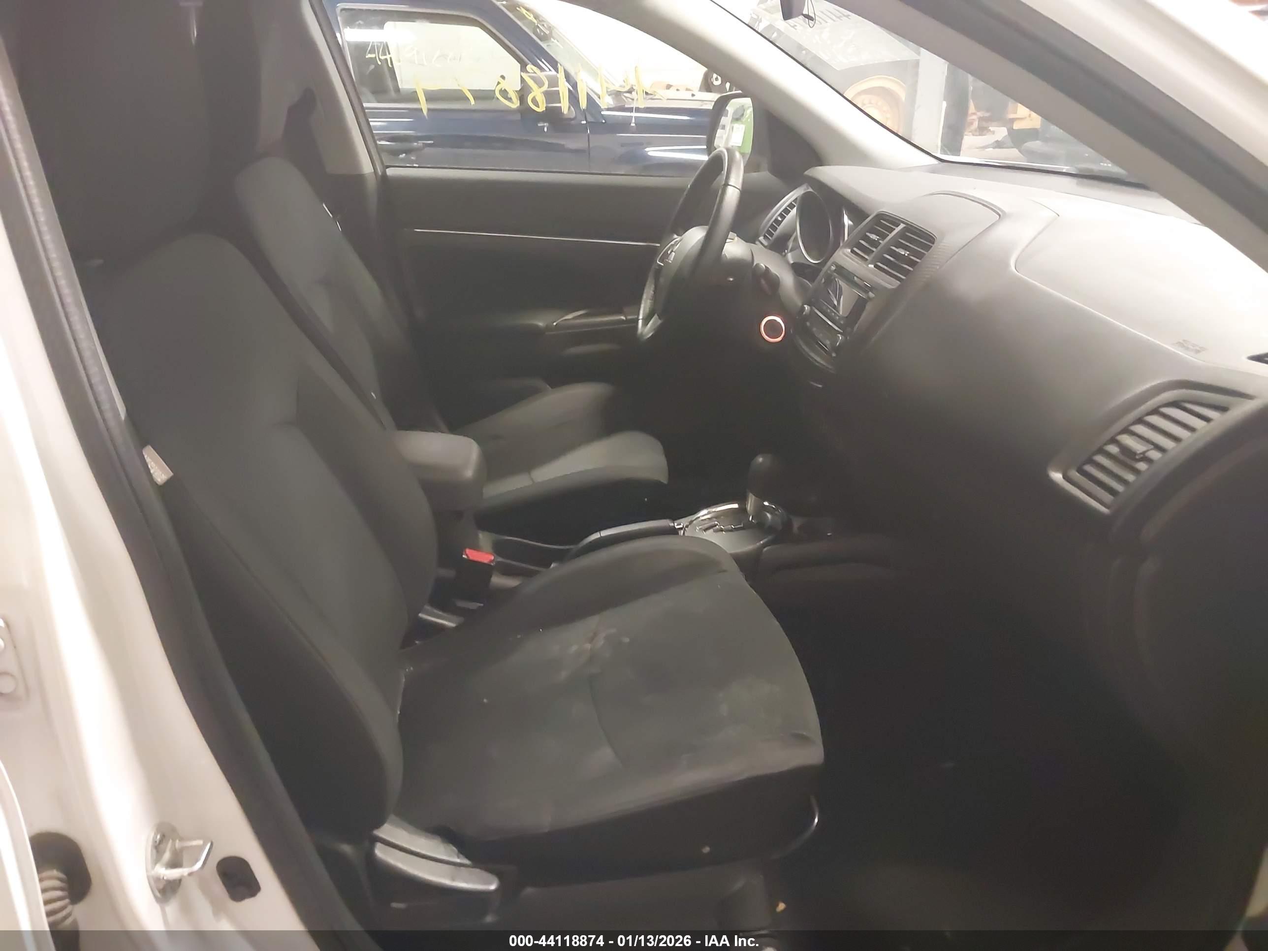 MITSUBISHI OUTLANDER image 5