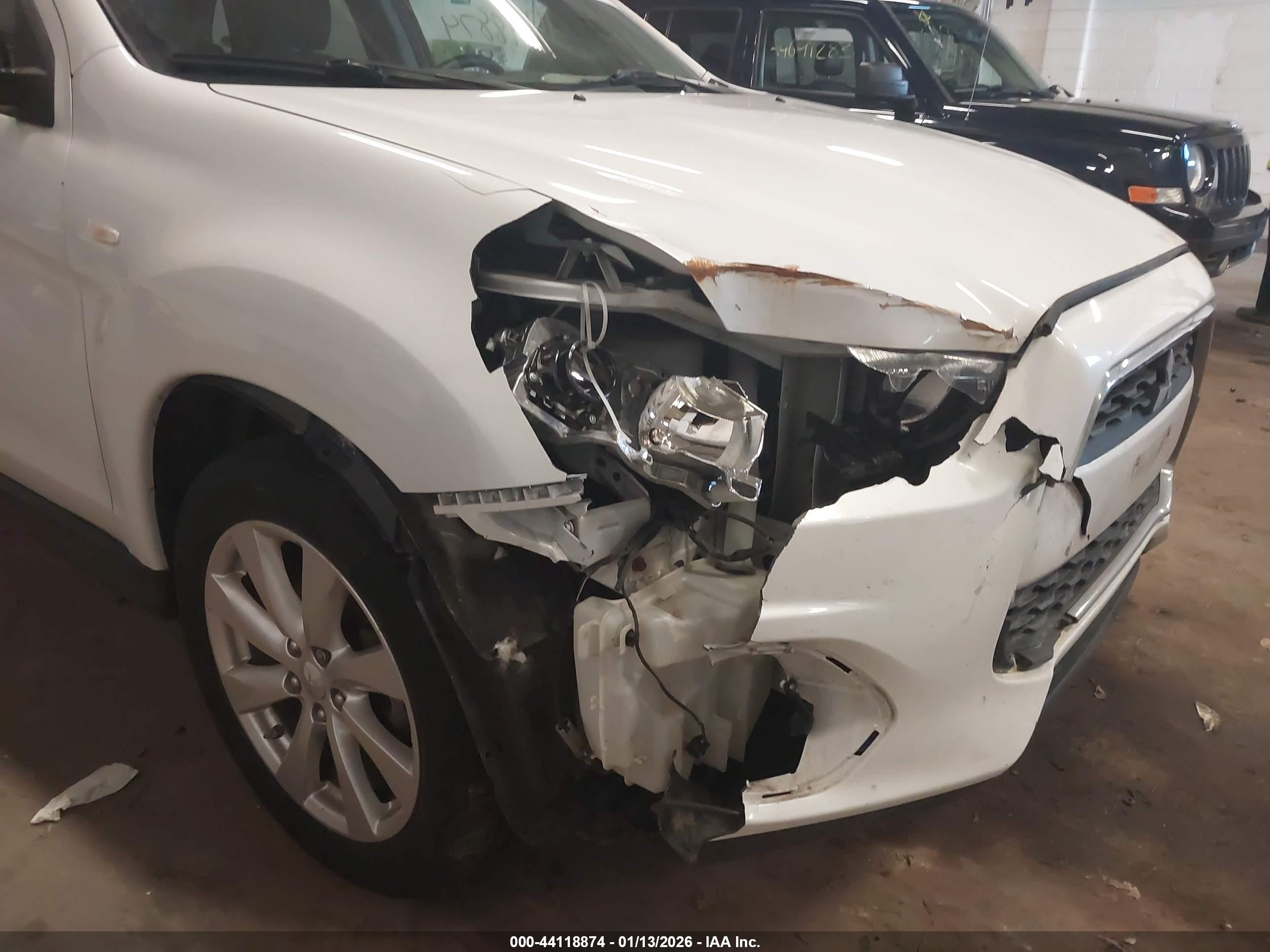 MITSUBISHI OUTLANDER image 6