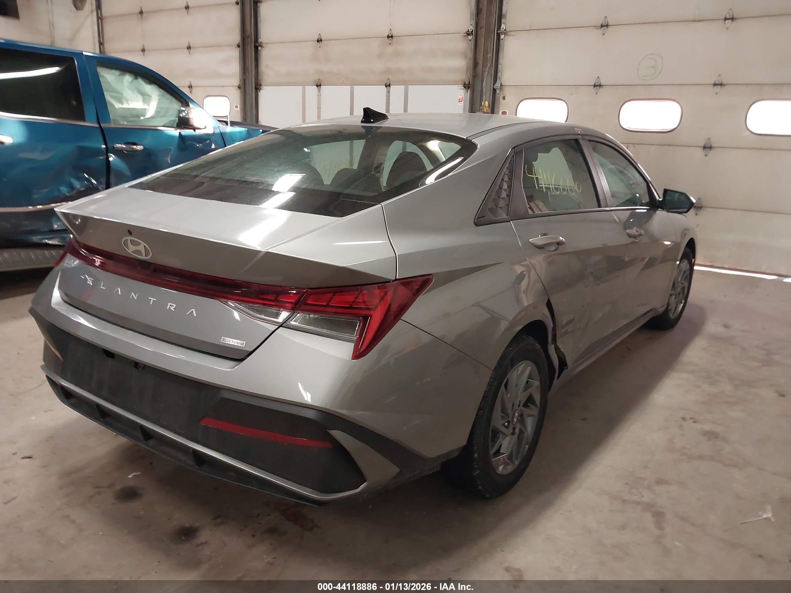 HYUNDAI ELANTRA image 4