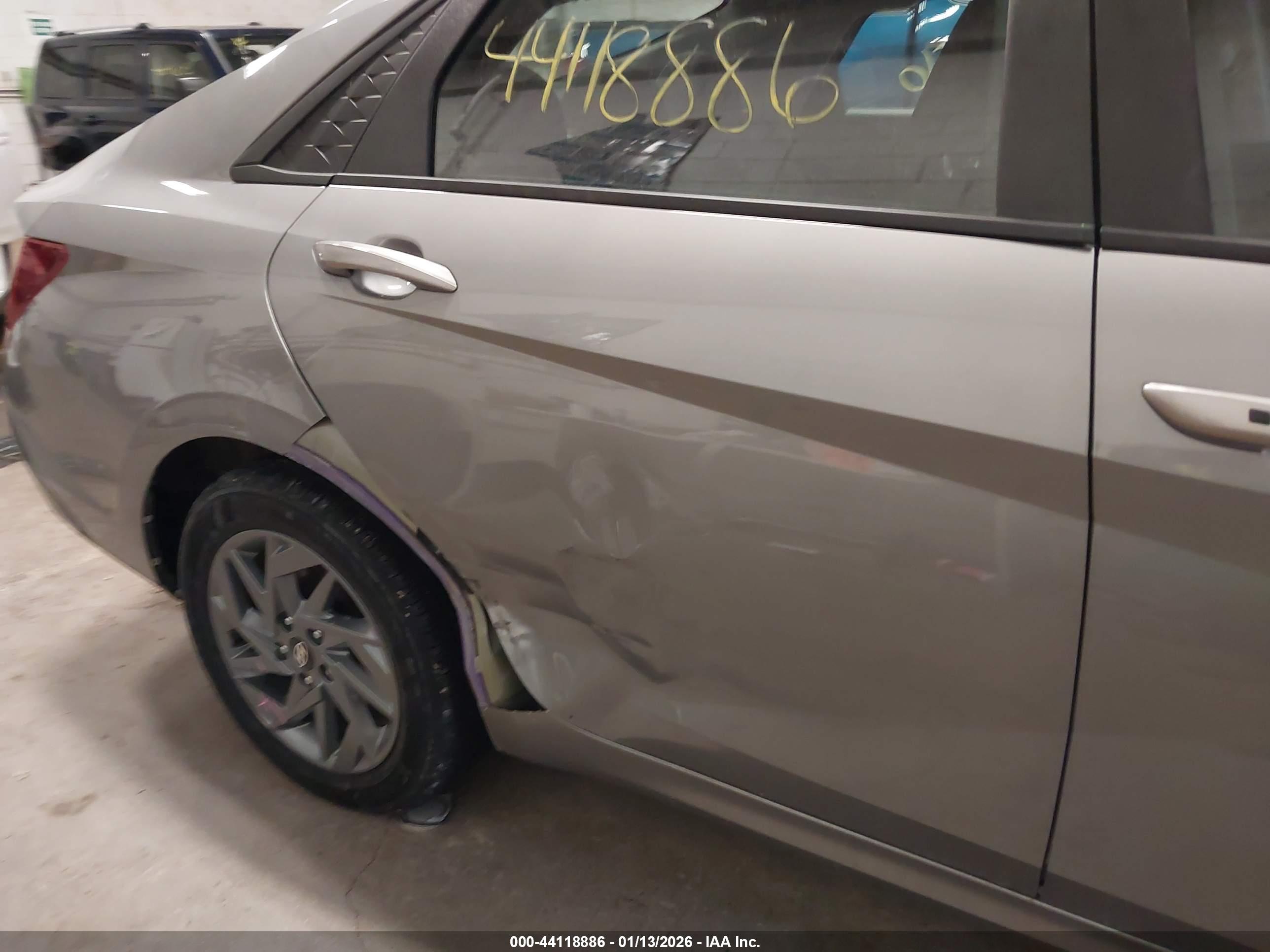HYUNDAI ELANTRA image 6