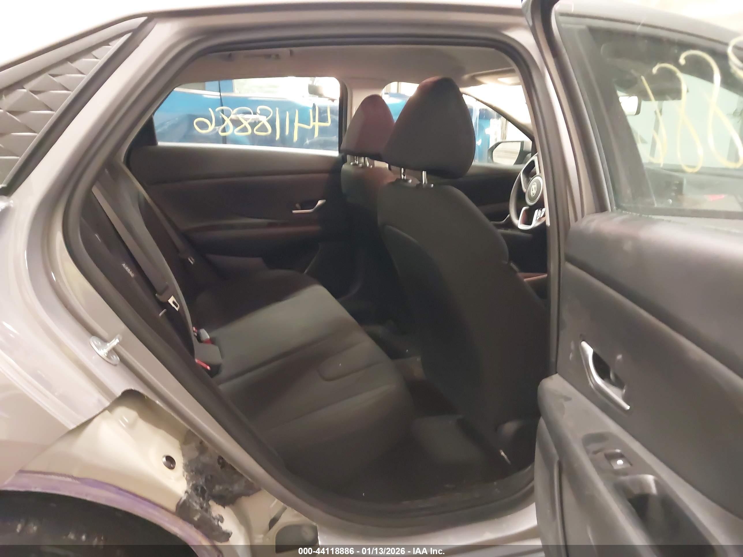 HYUNDAI ELANTRA image 8