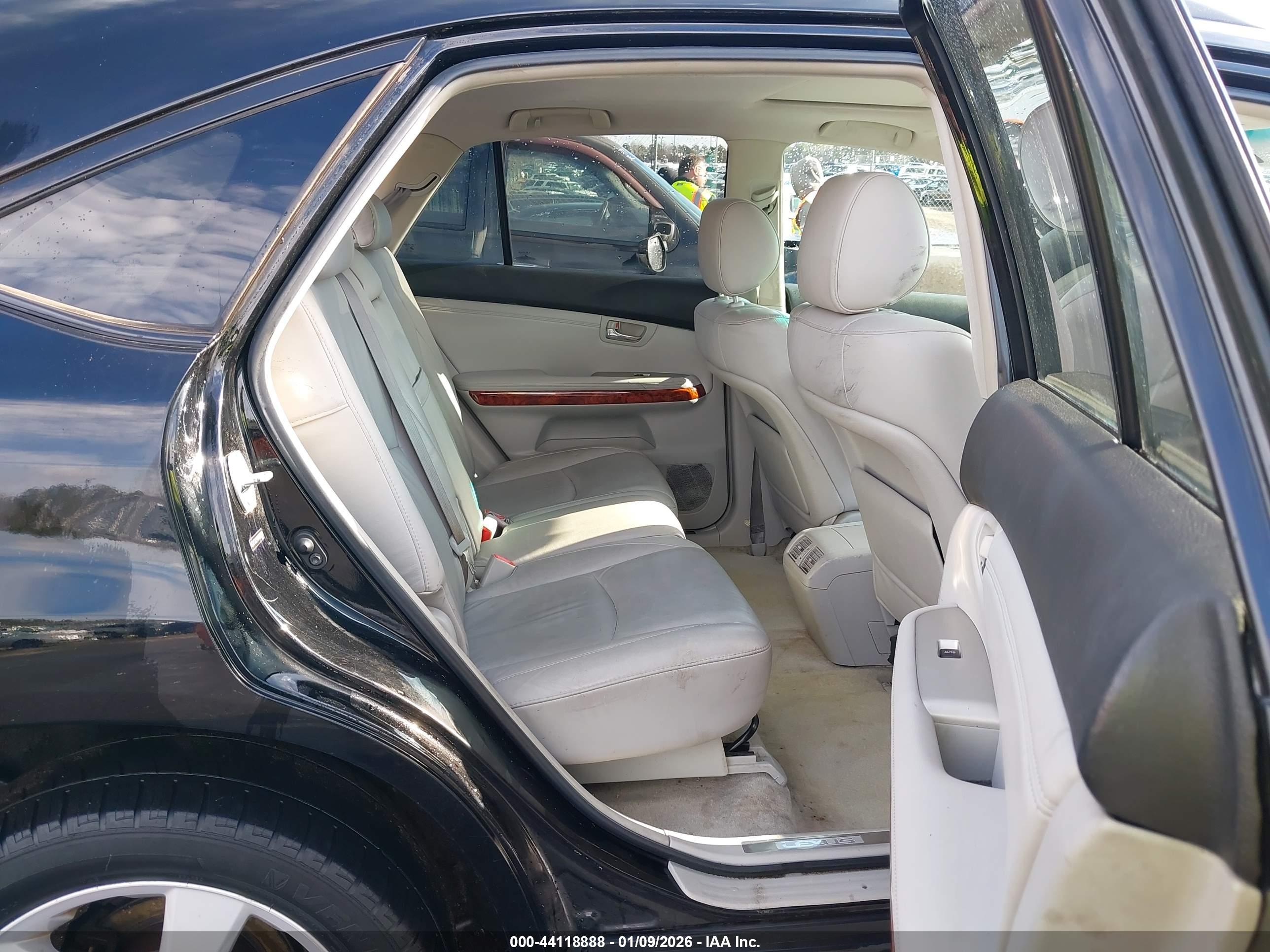 LEXUS RX image 8
