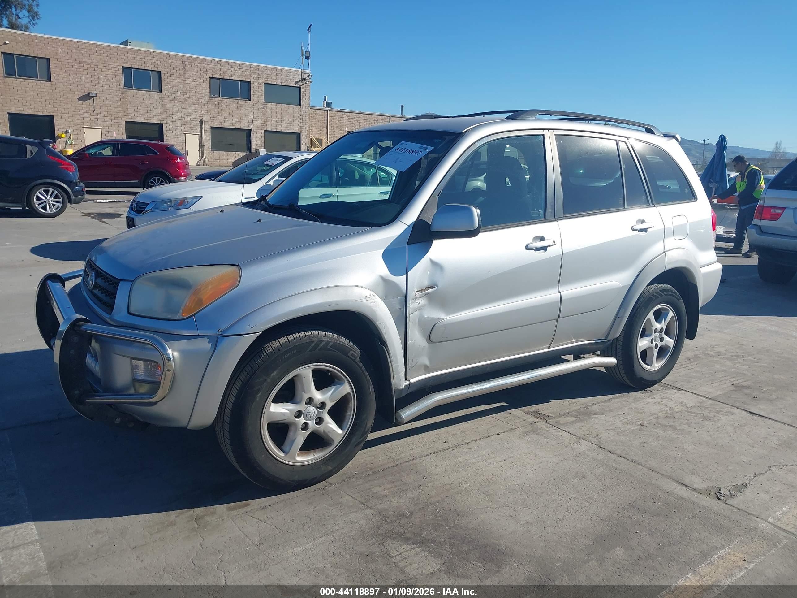 TOYOTA RAV4 image 2