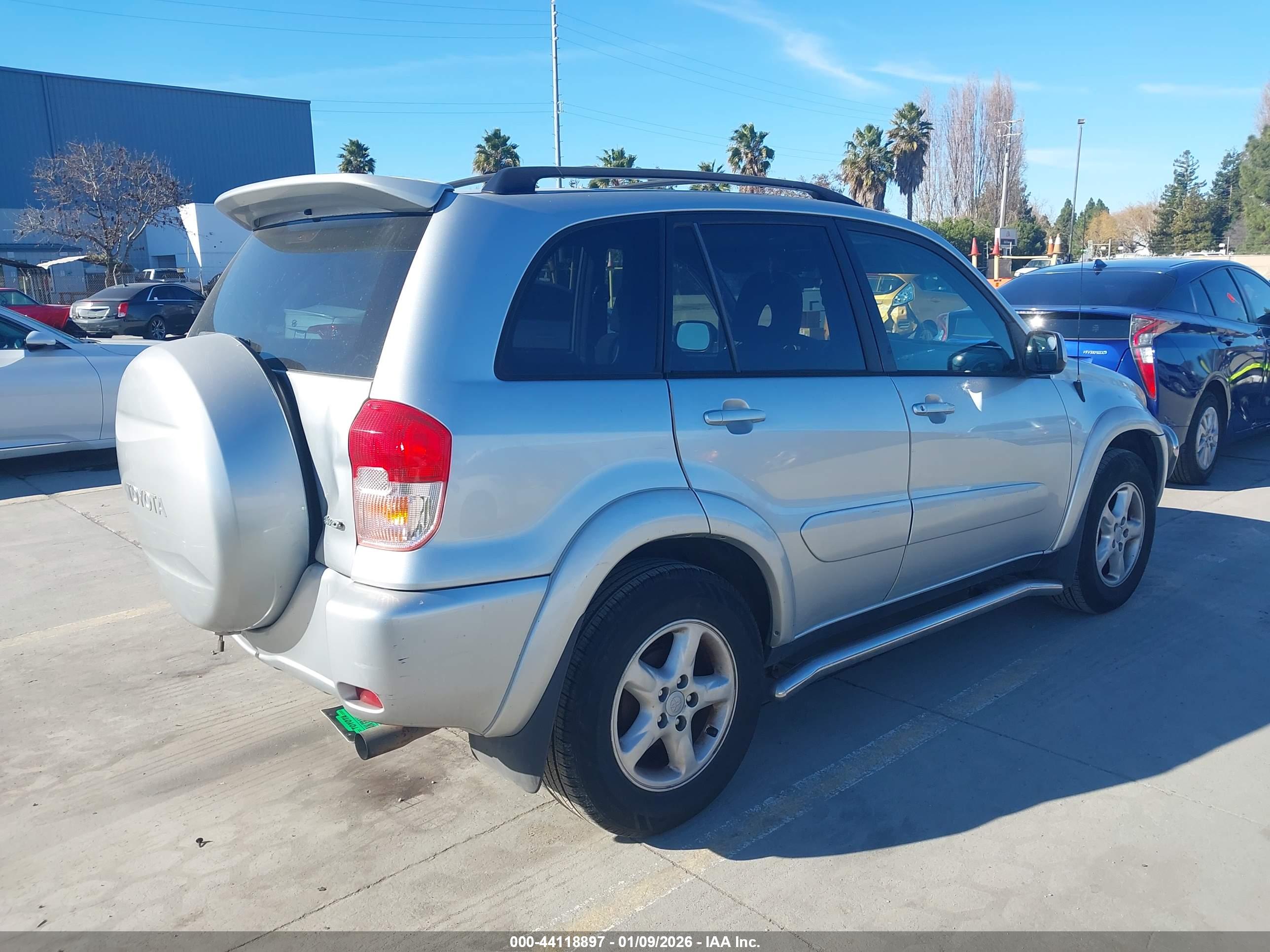 TOYOTA RAV4 image 4