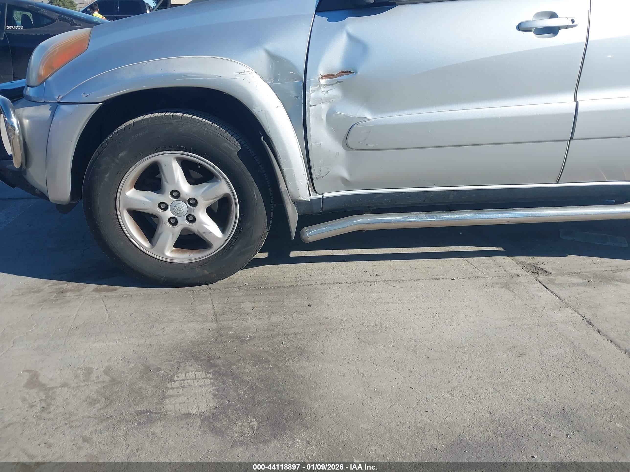 TOYOTA RAV4 image 6