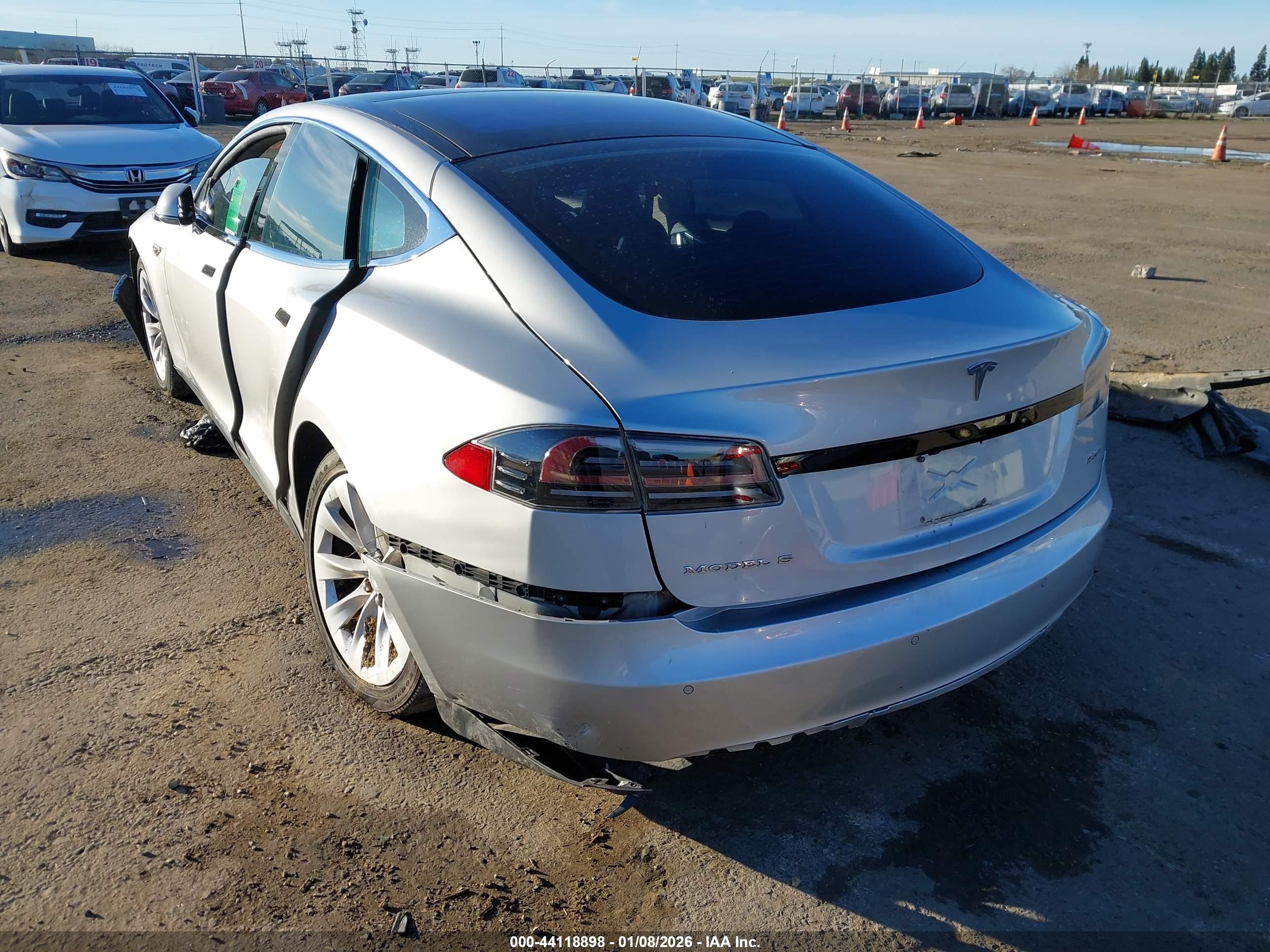 TESLA MODEL image 3