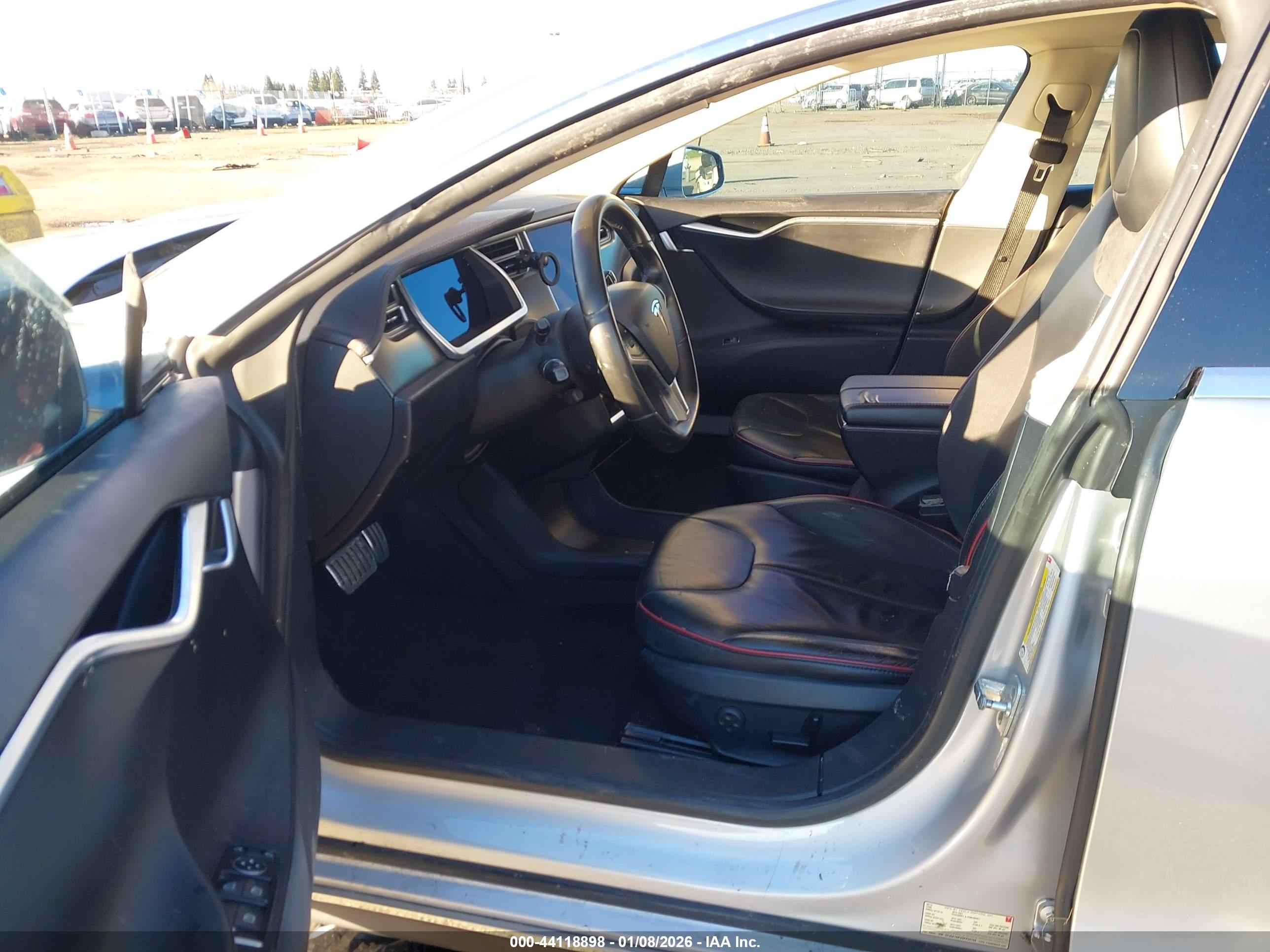 TESLA MODEL image 5
