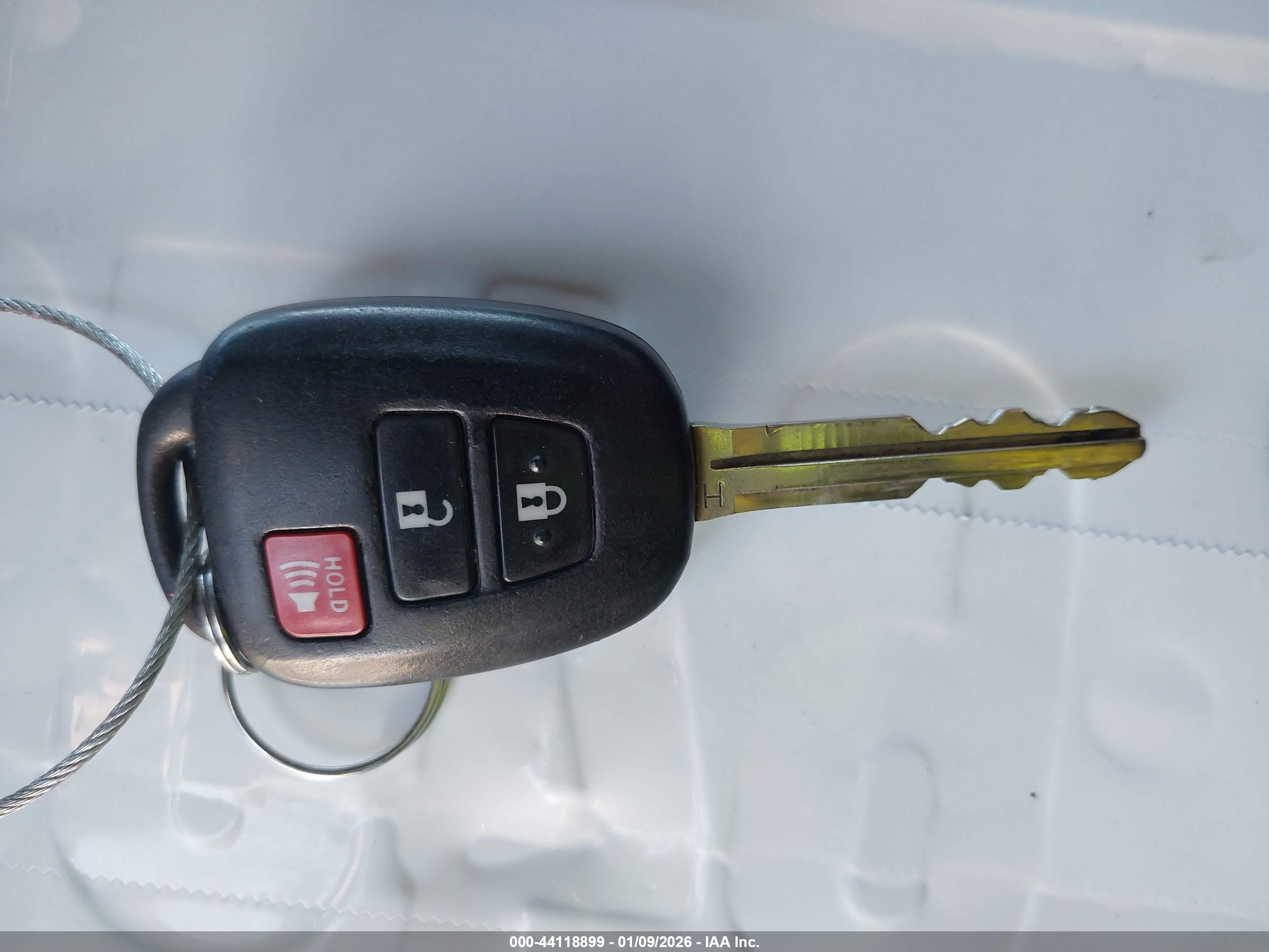 TOYOTA PRIUS image 11