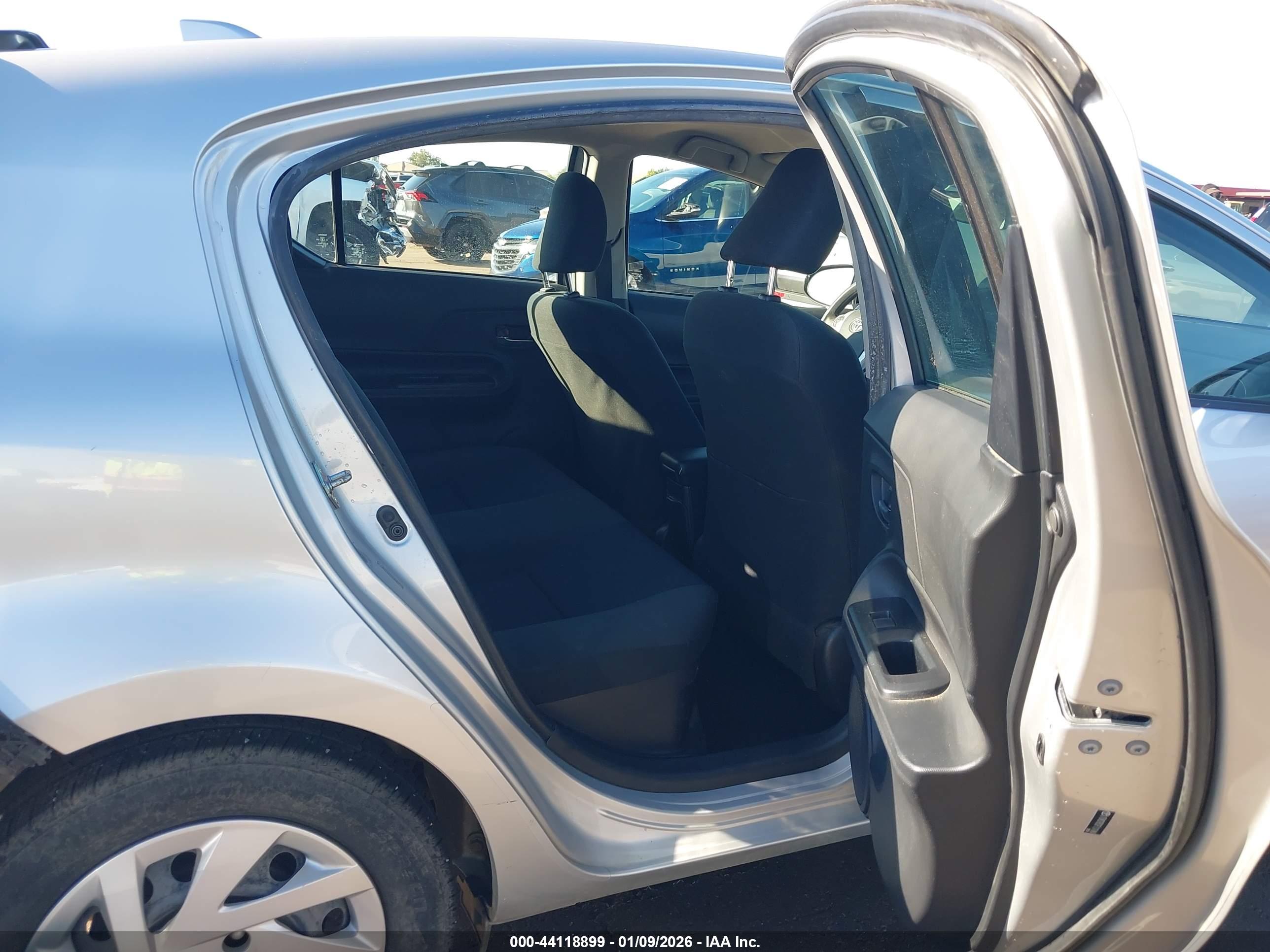 TOYOTA PRIUS image 8