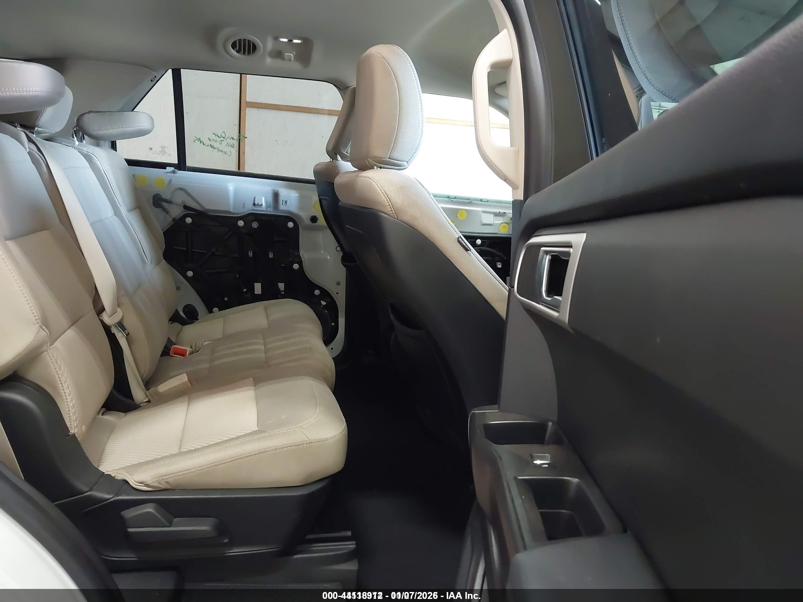 FORD EXPLORER image 8